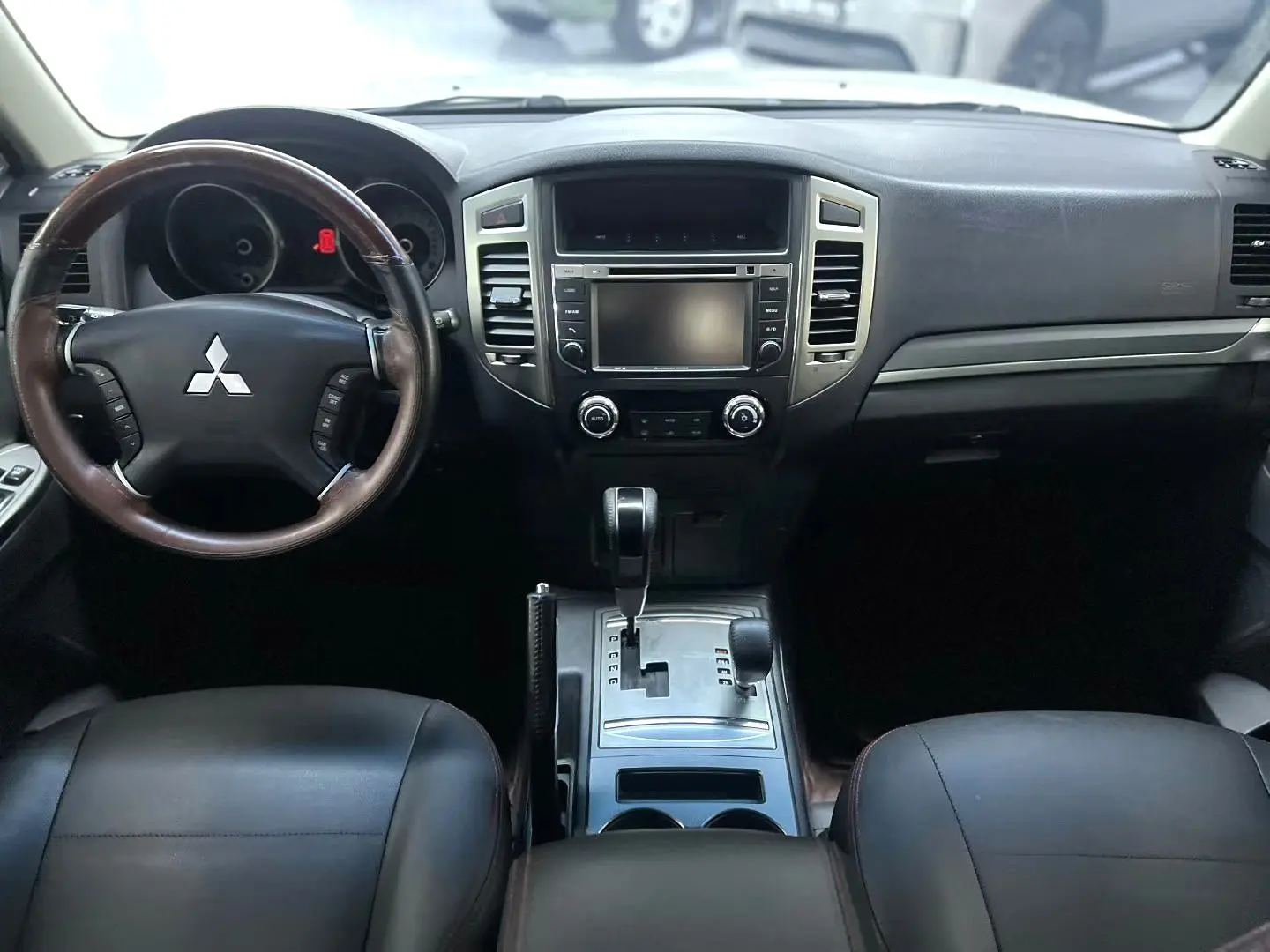 2016 Mitsubishi Pajero - Main View
