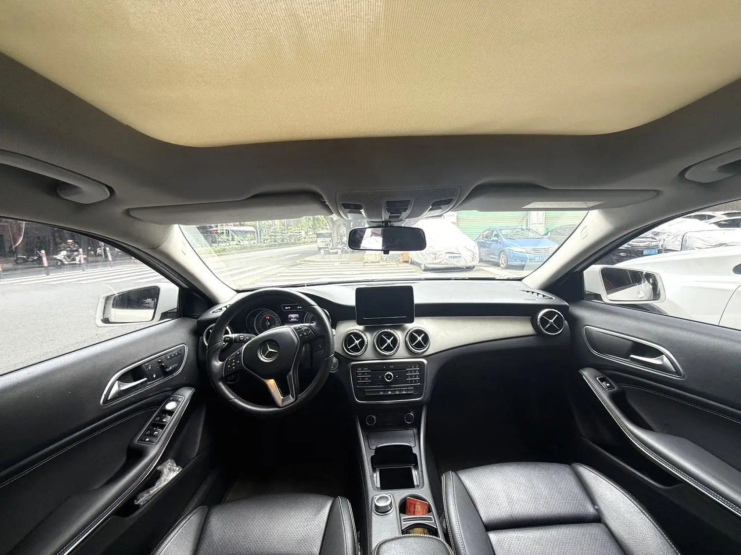 2016 Benz GLA 200 - Main View