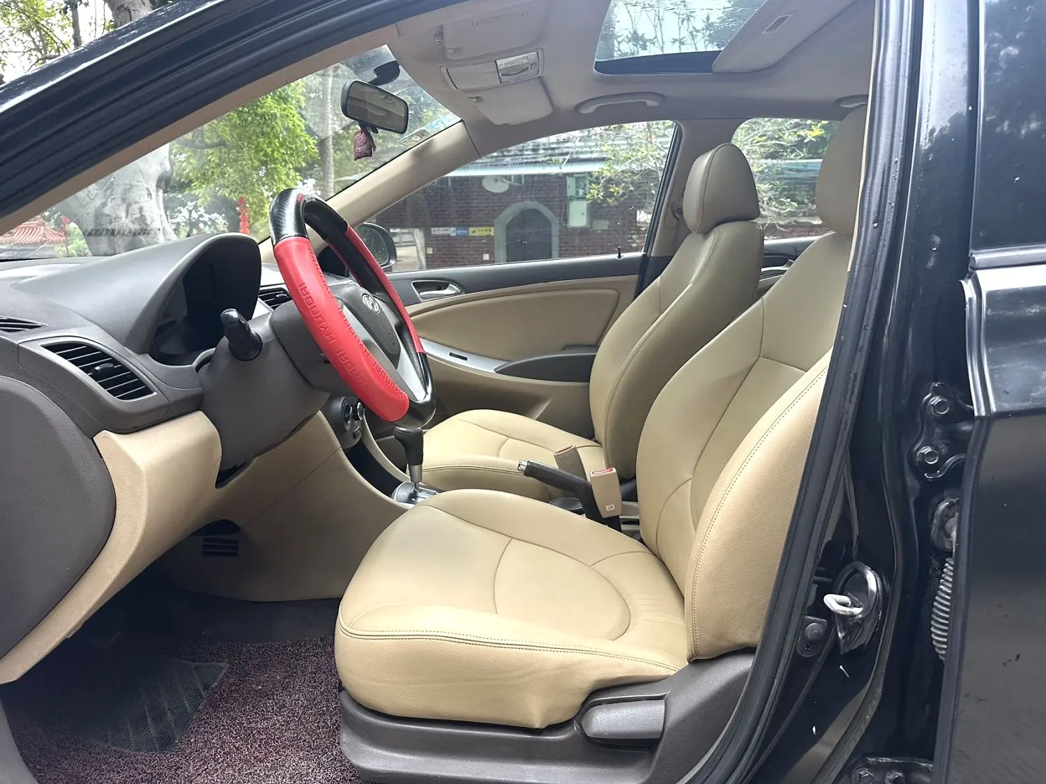 2010 Hyundai Verna - Main View