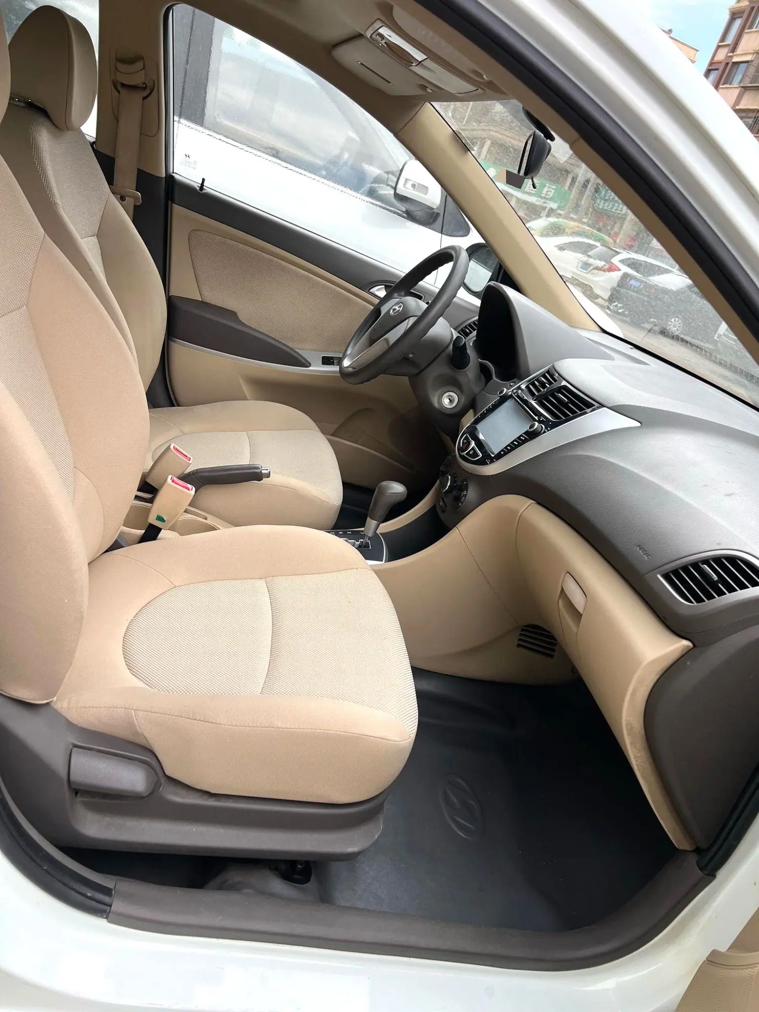2010 Hyundai Verna - Main View