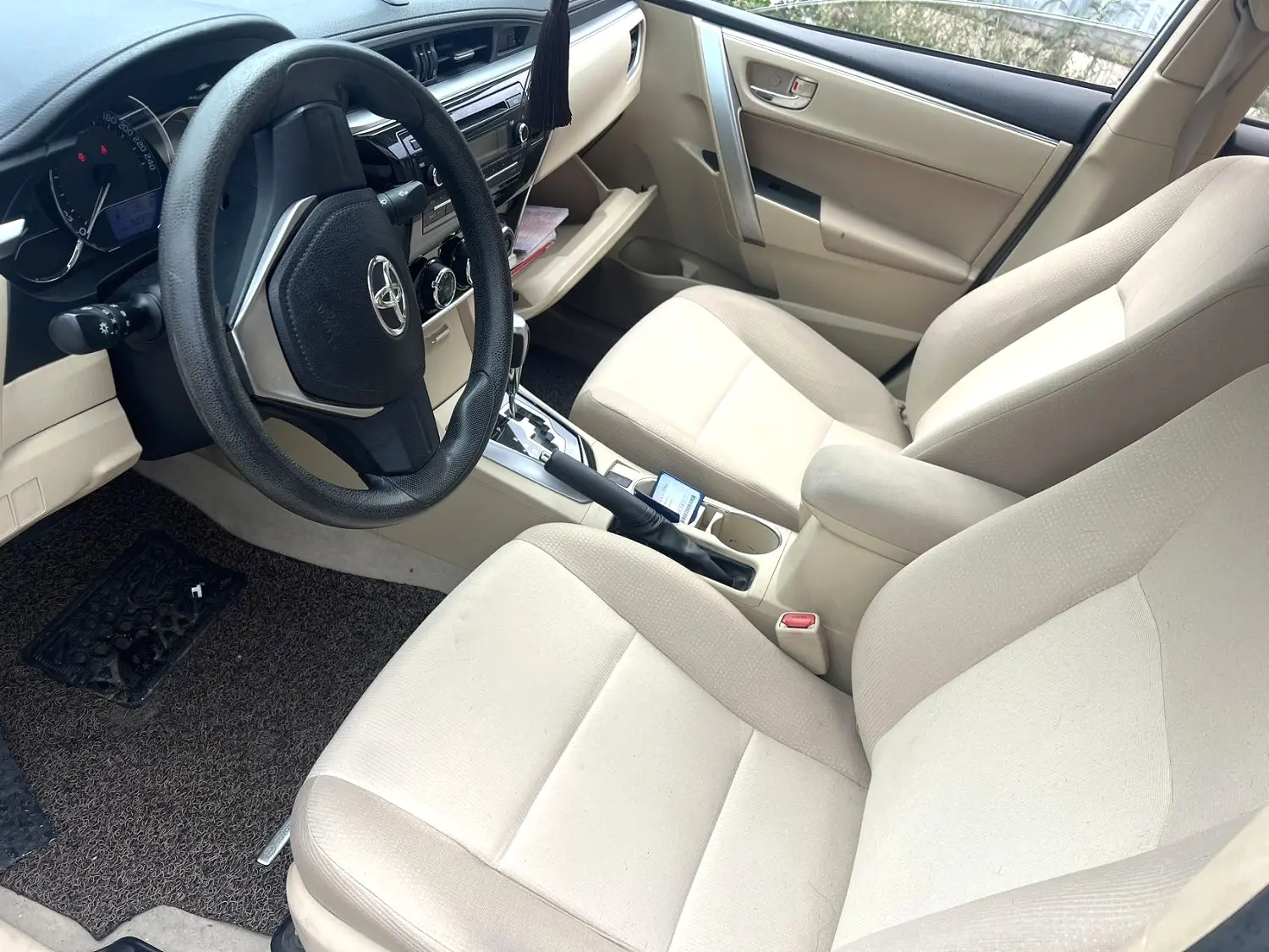 2015 Toyota Corolla - Main View