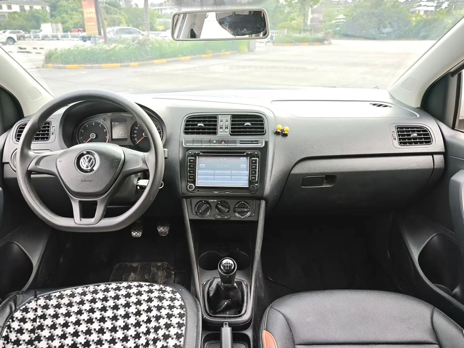 2016 VW Polo - Main View