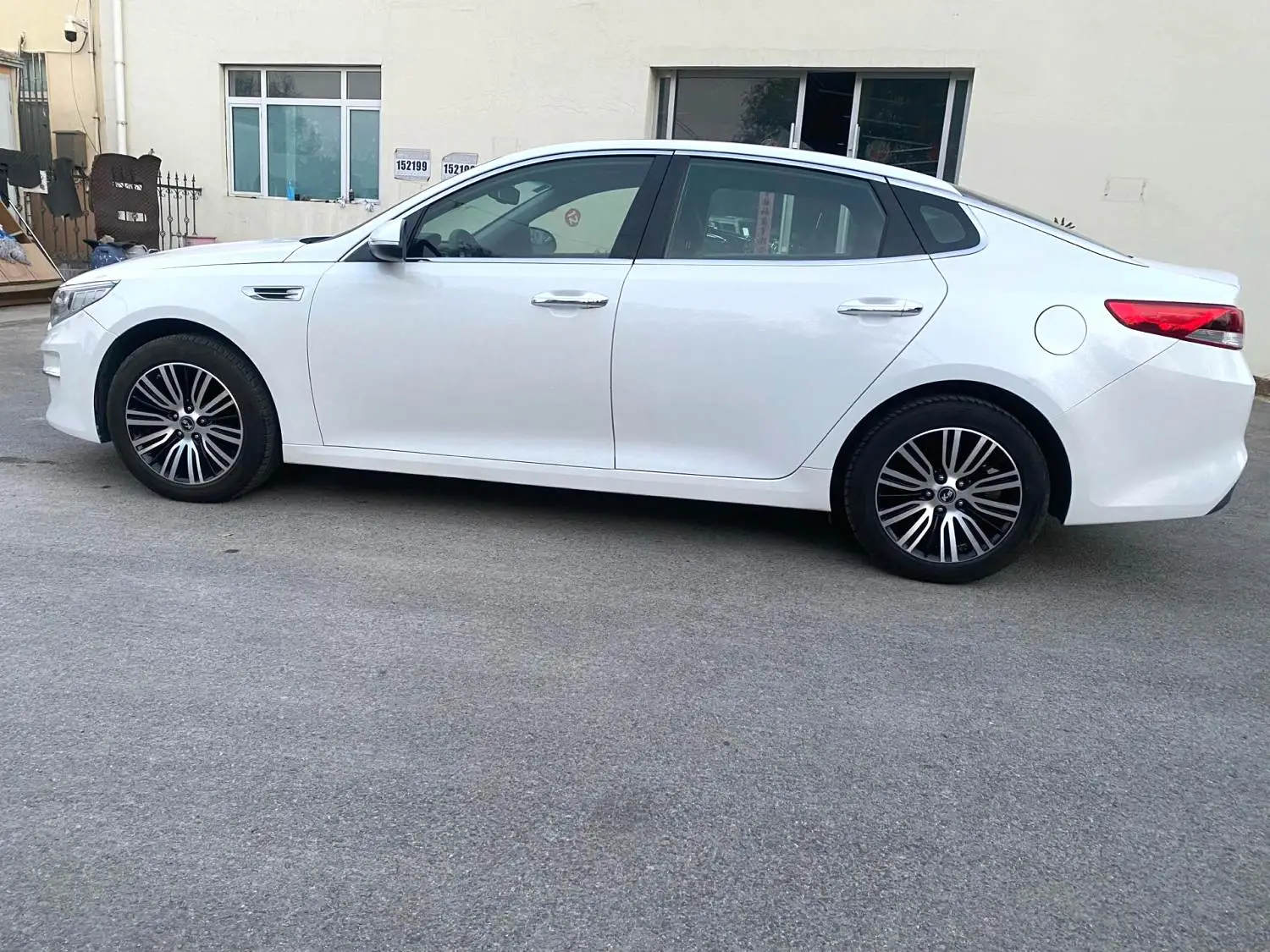 2017 Kia K5 - Main View