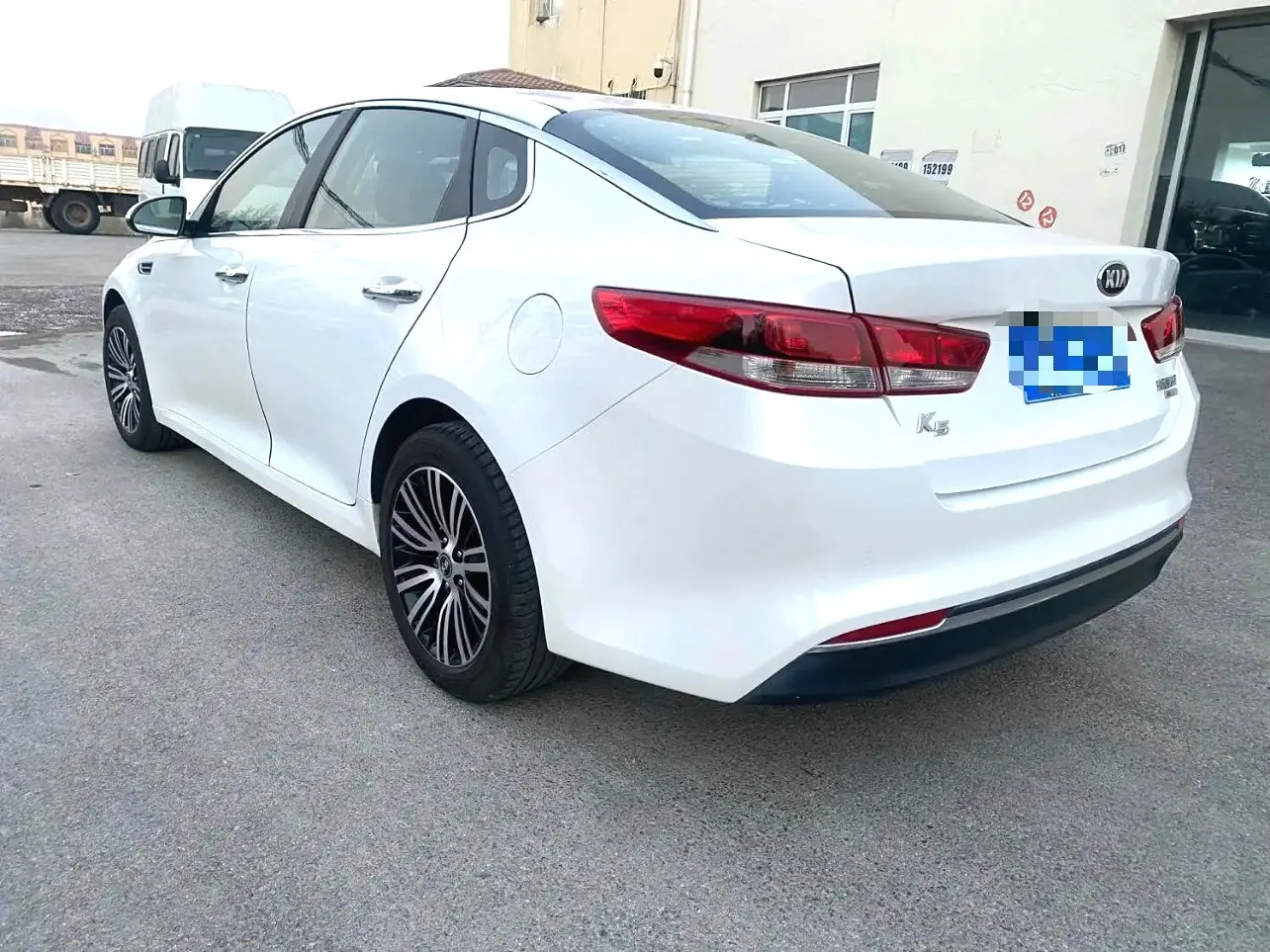2017 Kia K5 - Main View