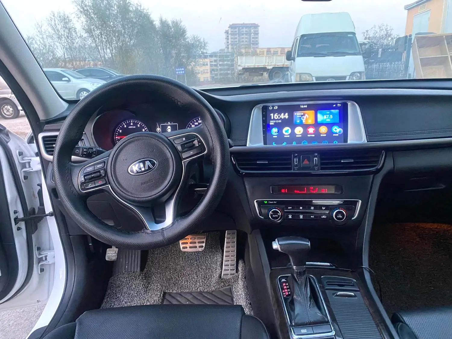 2017 Kia K5 - Main View