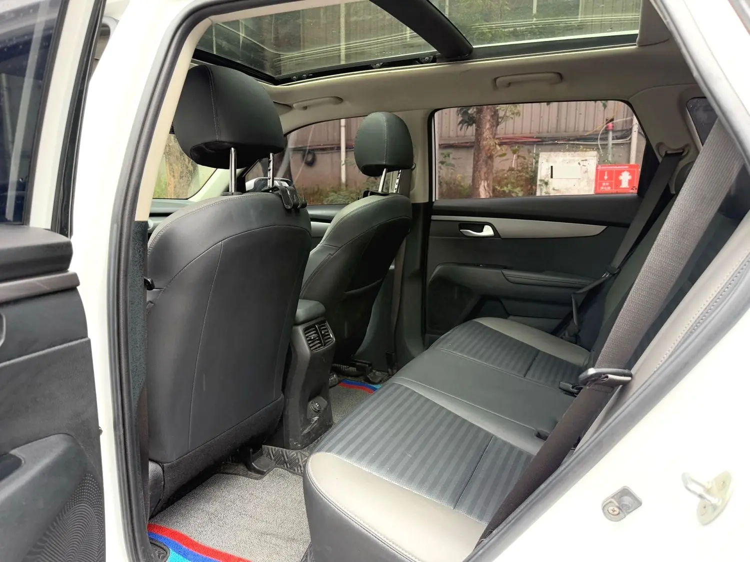 2020 Kia Sportage R - Main View