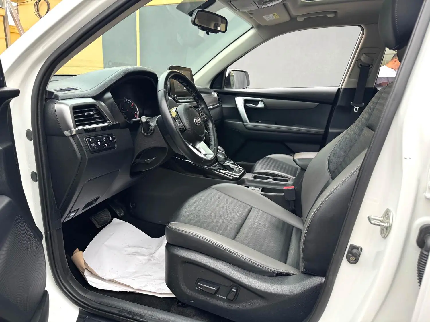2021 Kia Sportage R - Main View