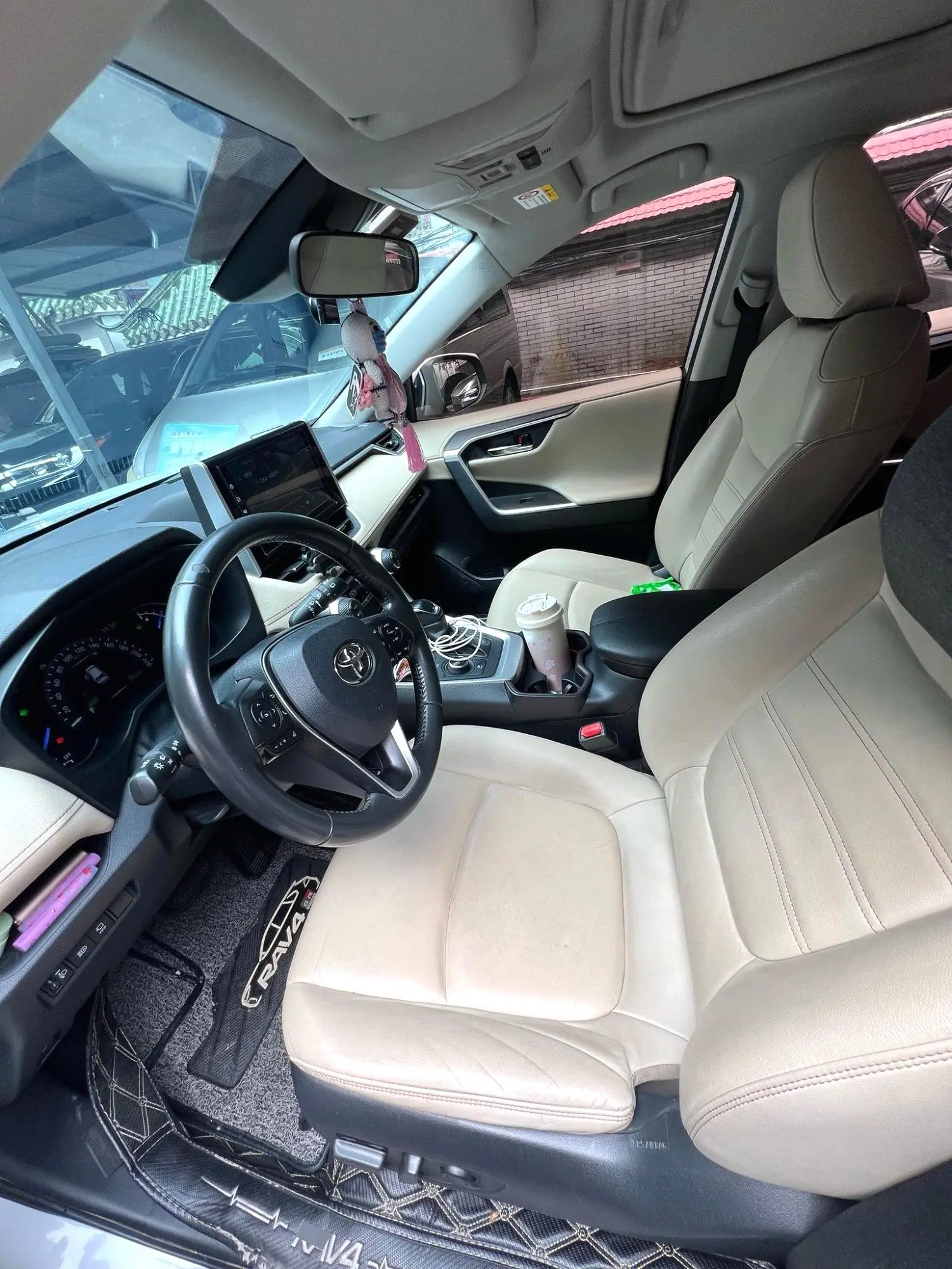 2020 Toyota RAV4 - Main View