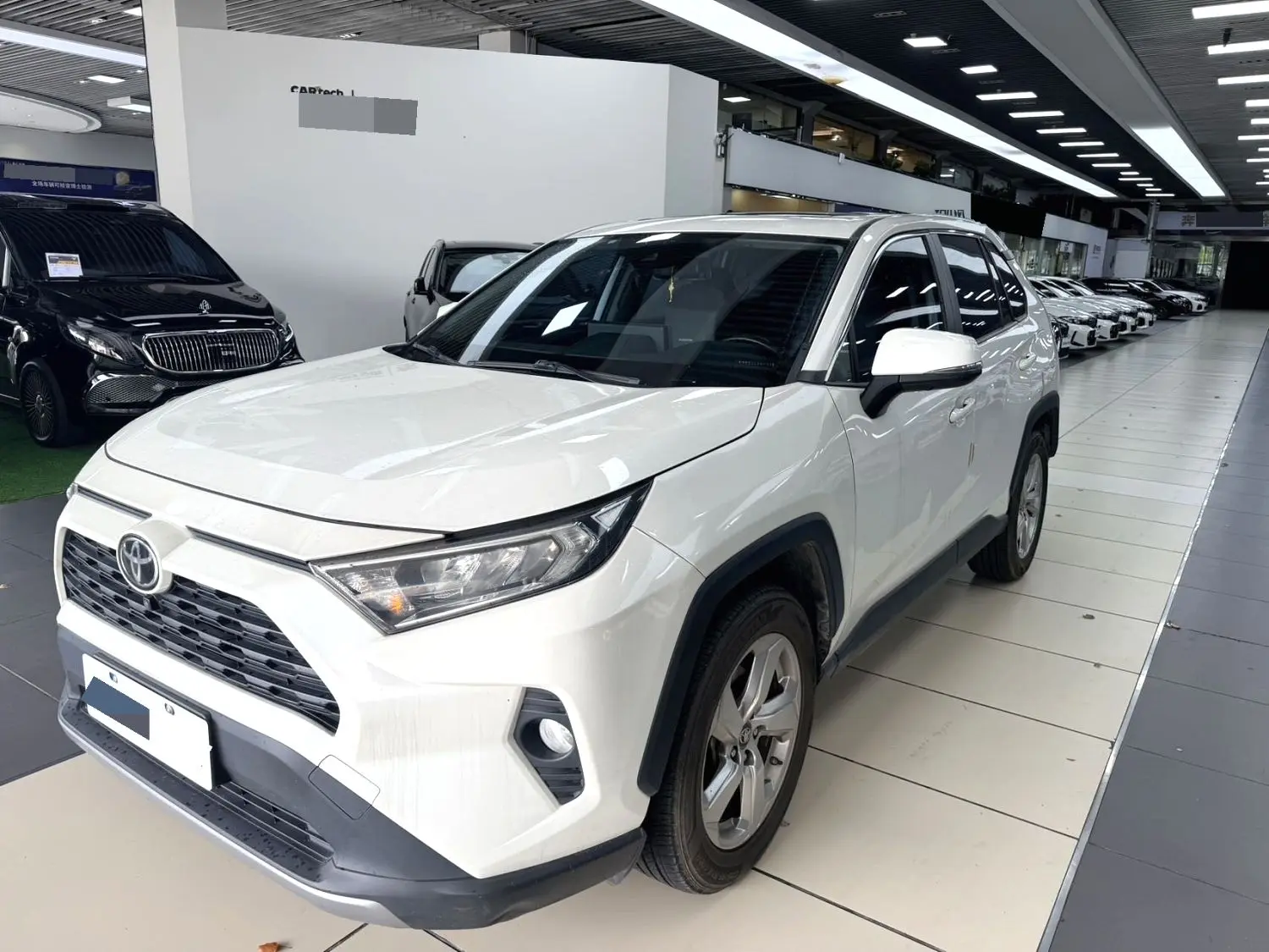 2020 Toyota RAV4 - Main View