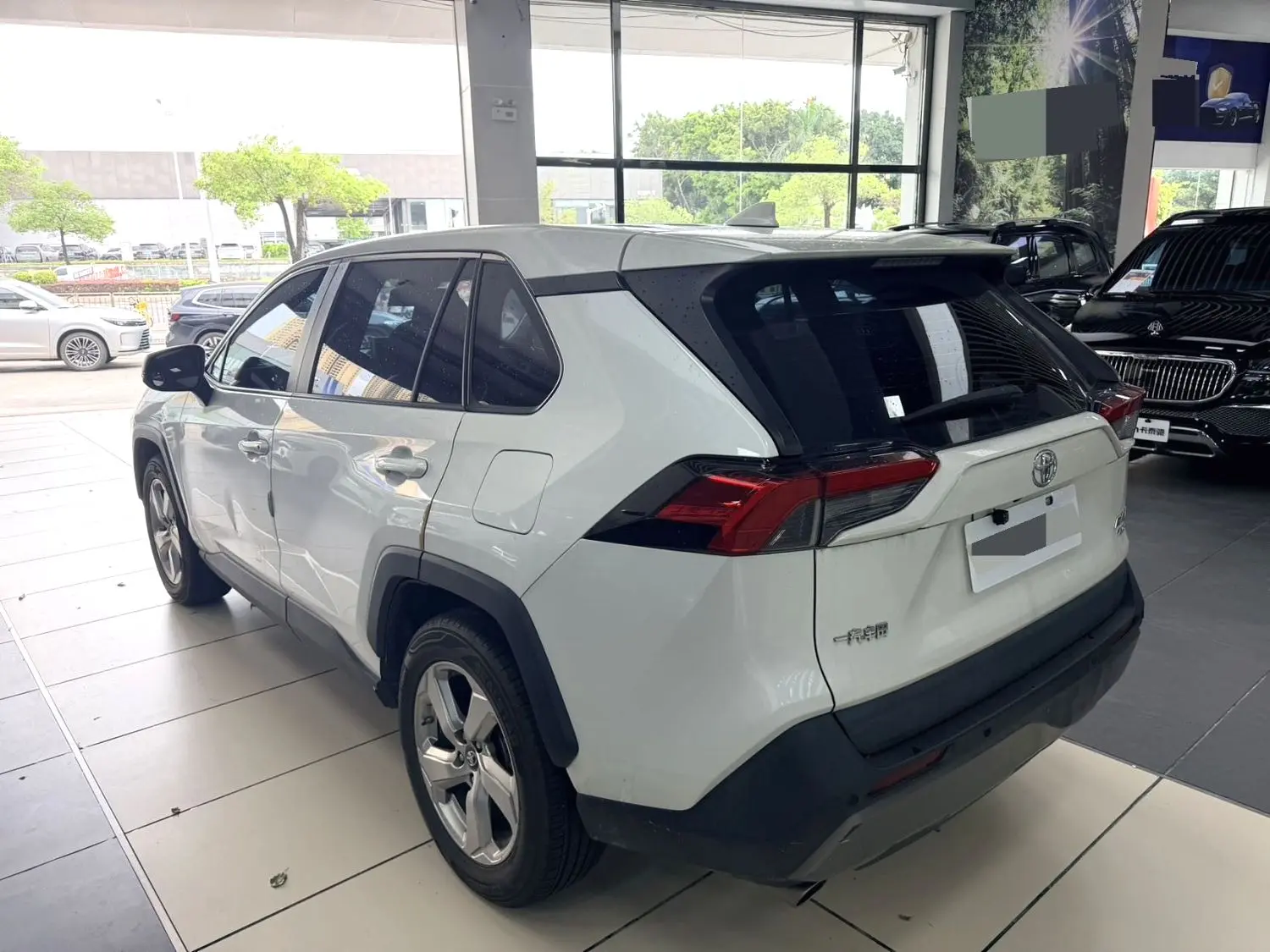2020 Toyota RAV4 - Main View