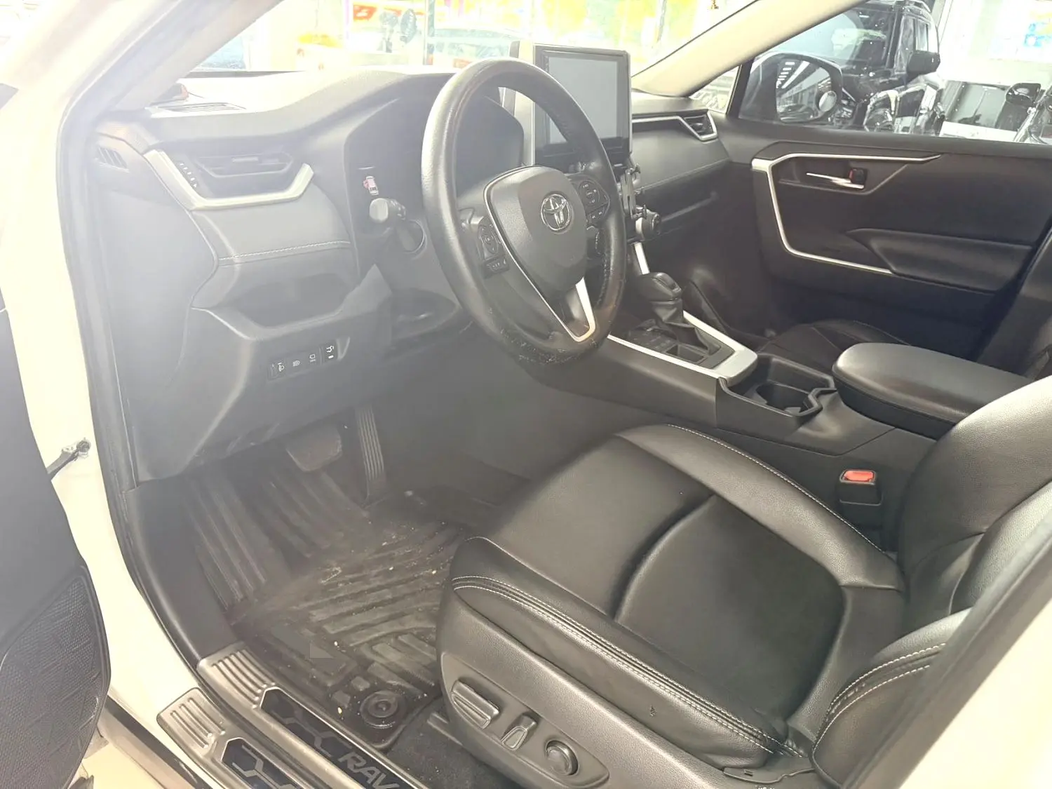 2020 Toyota RAV4 - Main View