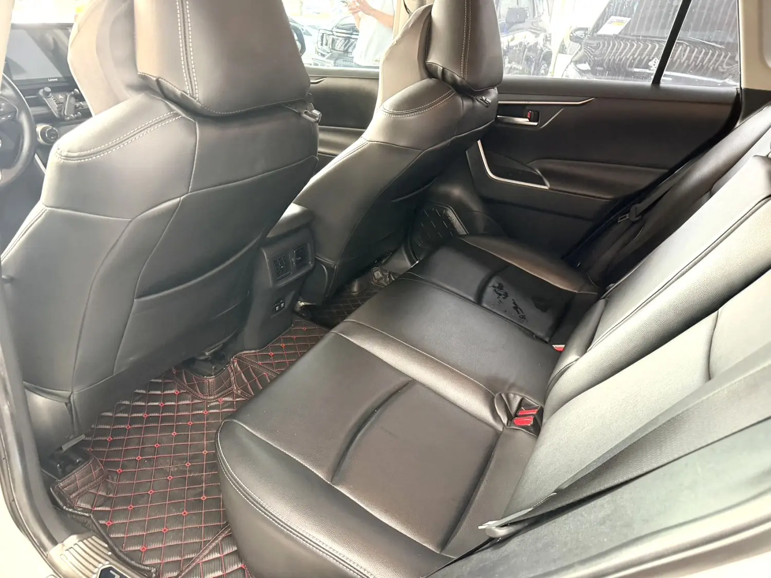 2020 Toyota RAV4 - Main View