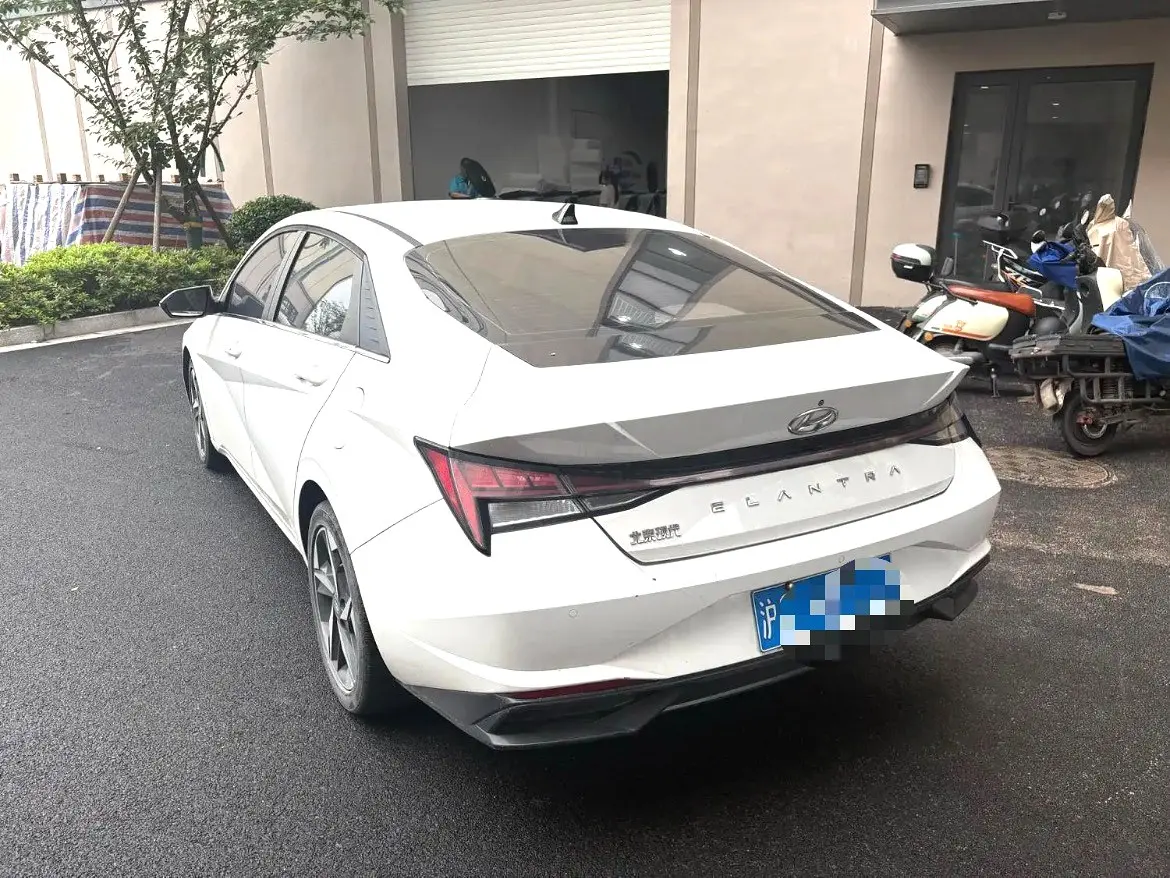 2020 Hyundai Elantra - Main View