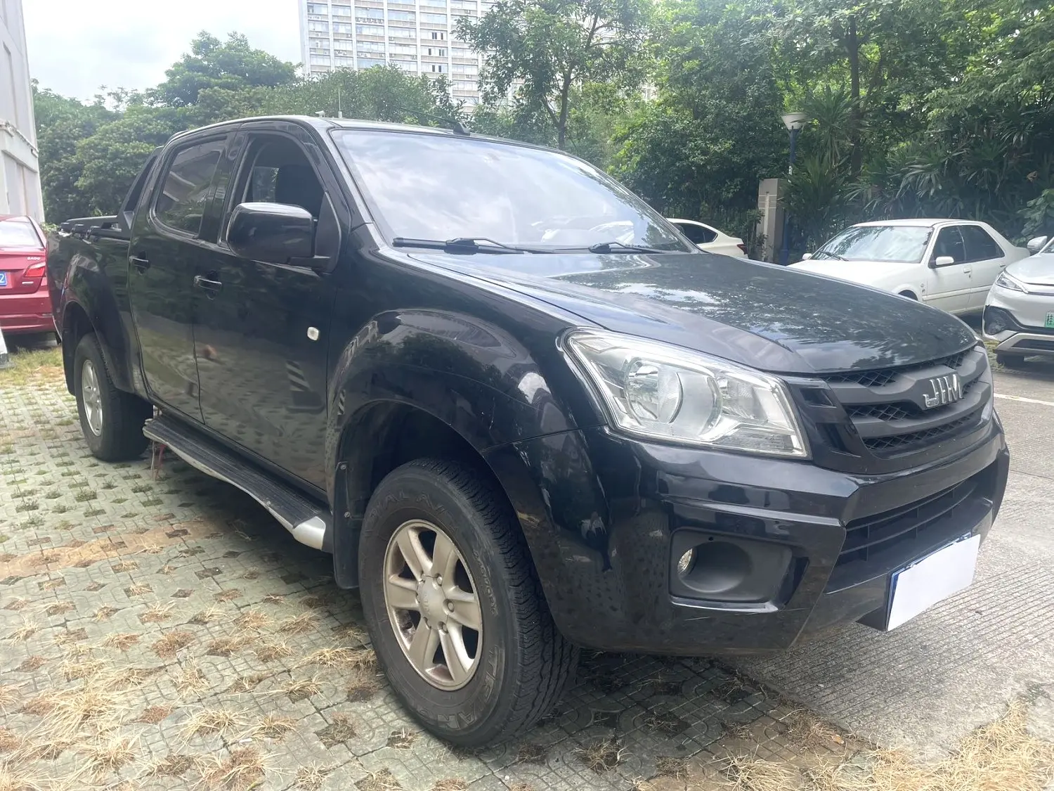 2020 ISUZU RE-MAX - Main View