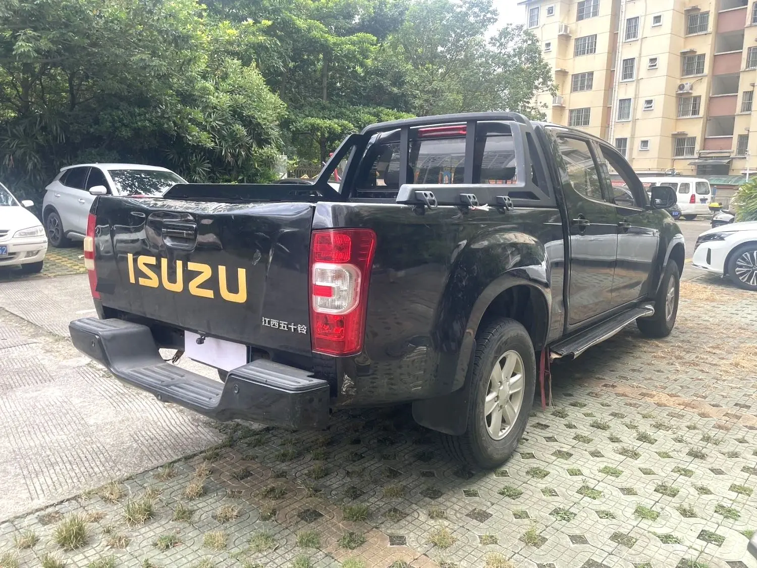 2020 ISUZU RE-MAX - Main View
