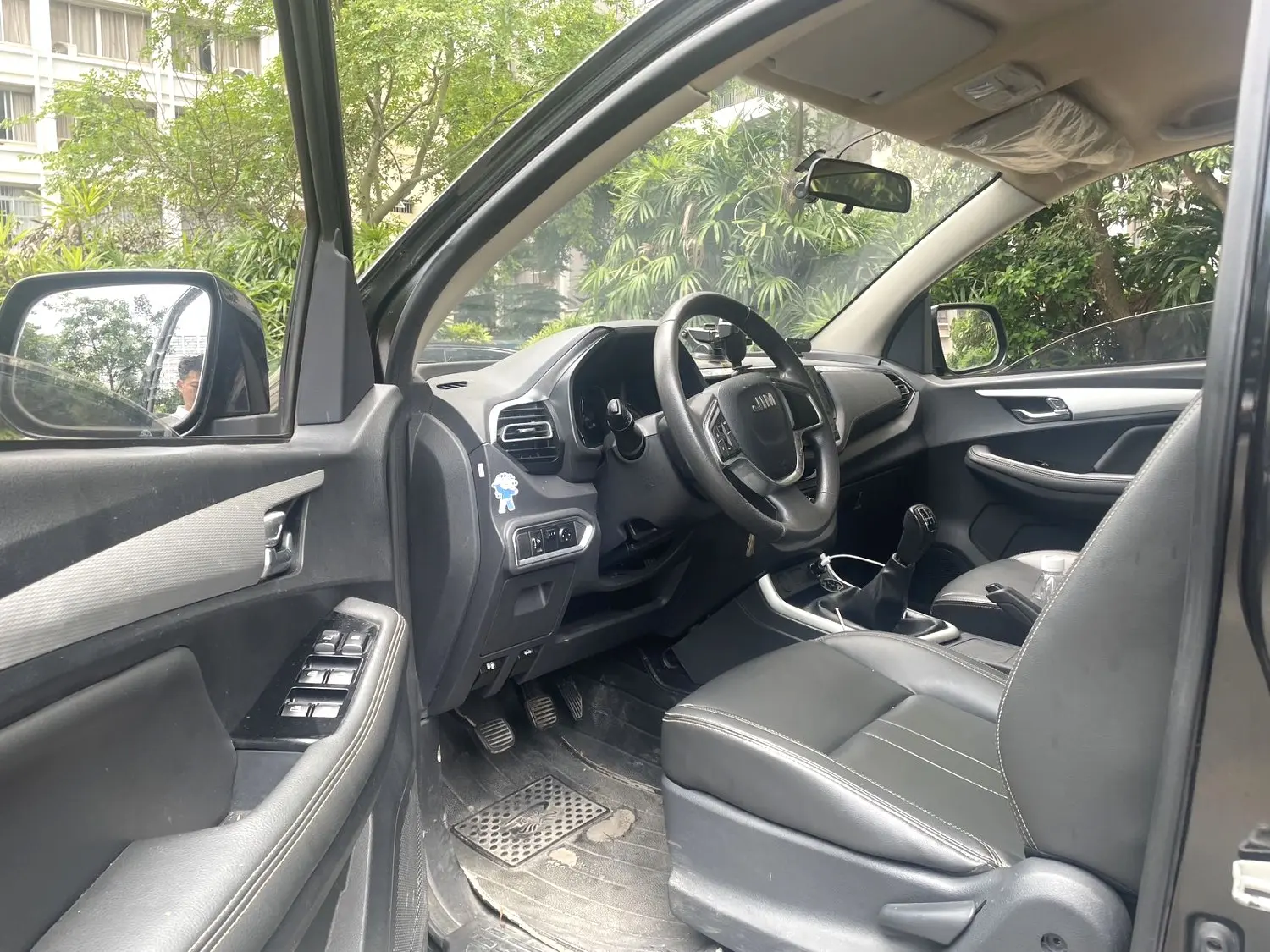 2020 ISUZU RE-MAX - Main View