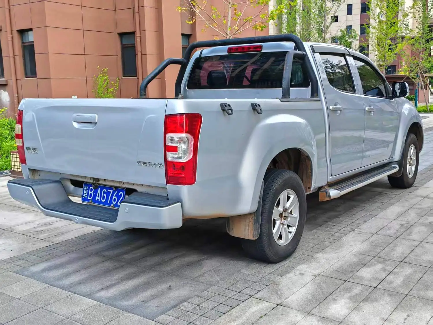 2021 ISUZU RE-MAX - Main View