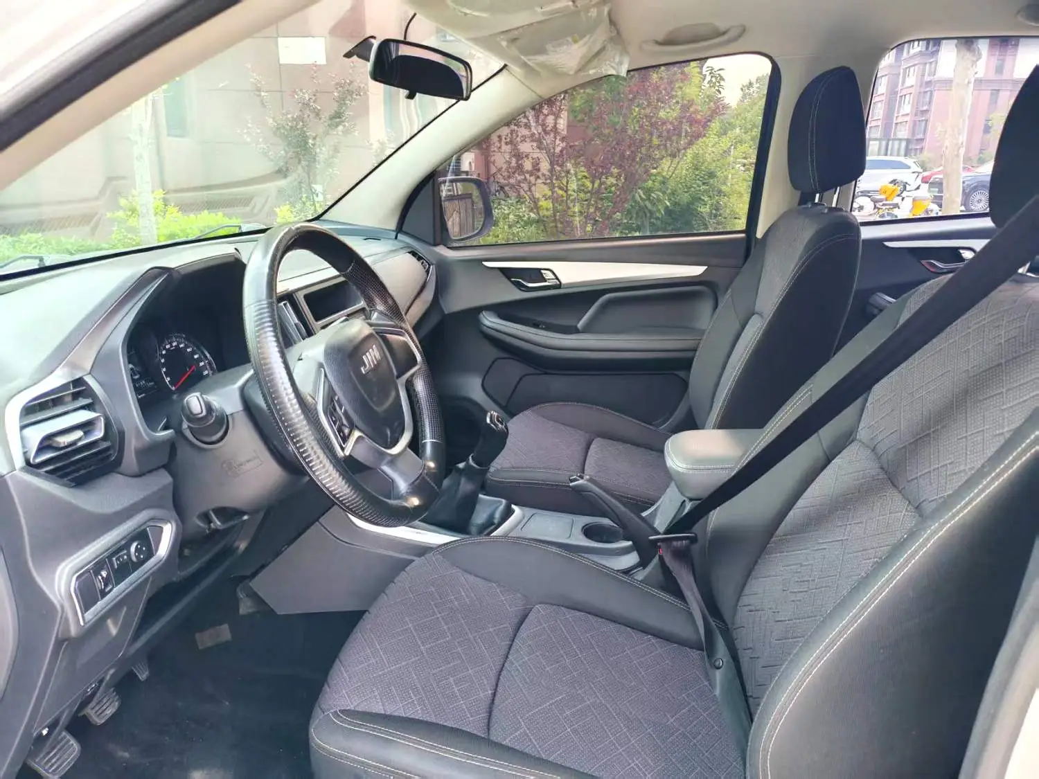 2021 ISUZU RE-MAX - Main View