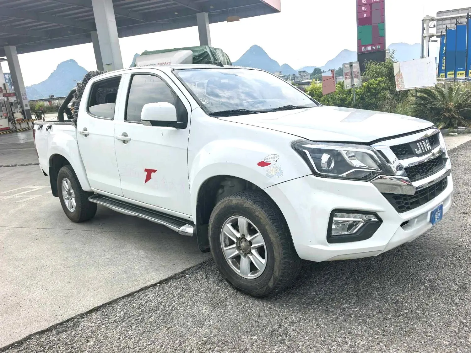 2023 ISUZU RE-MAX - Main View
