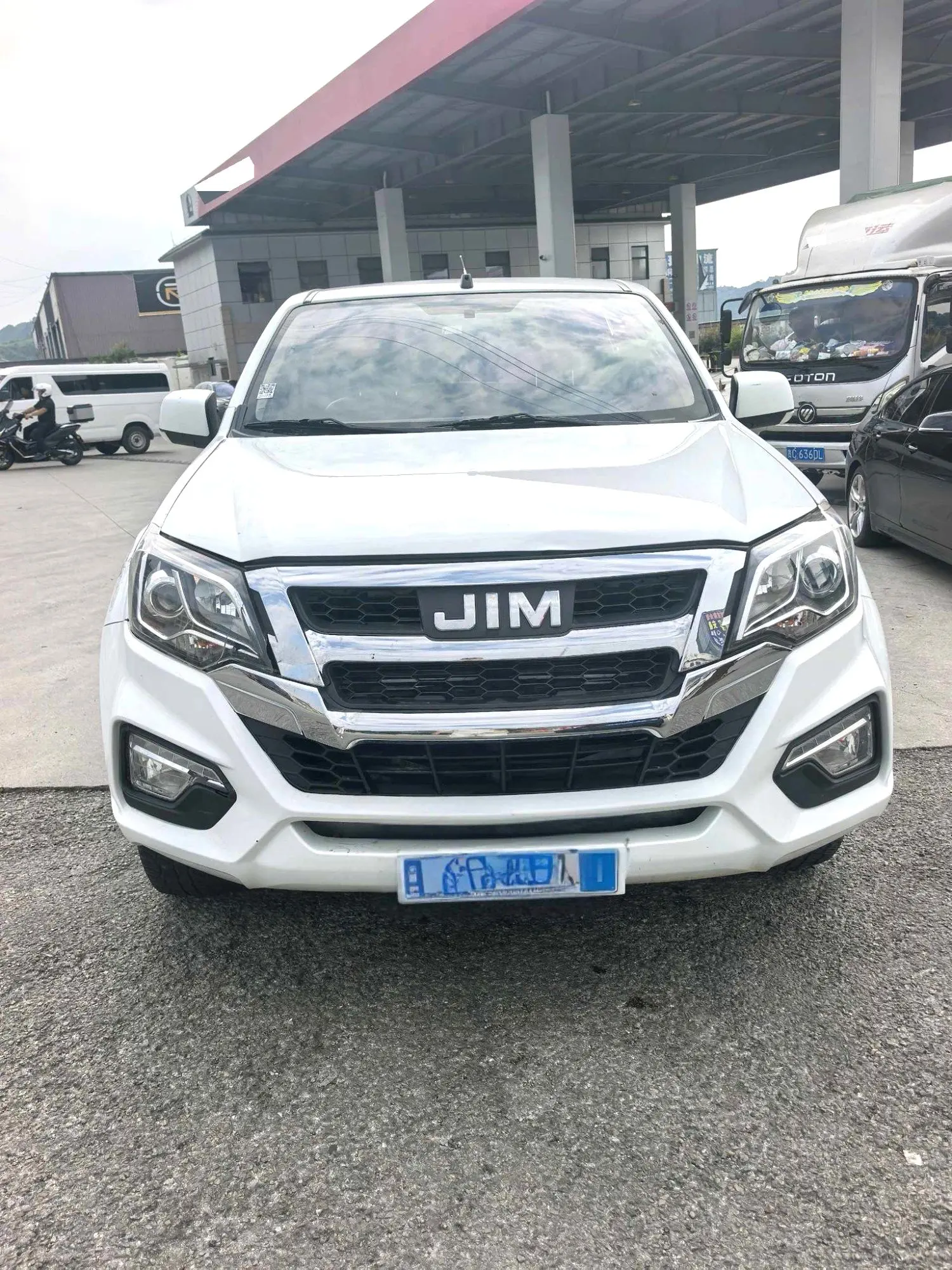 2023 ISUZU RE-MAX - Main View