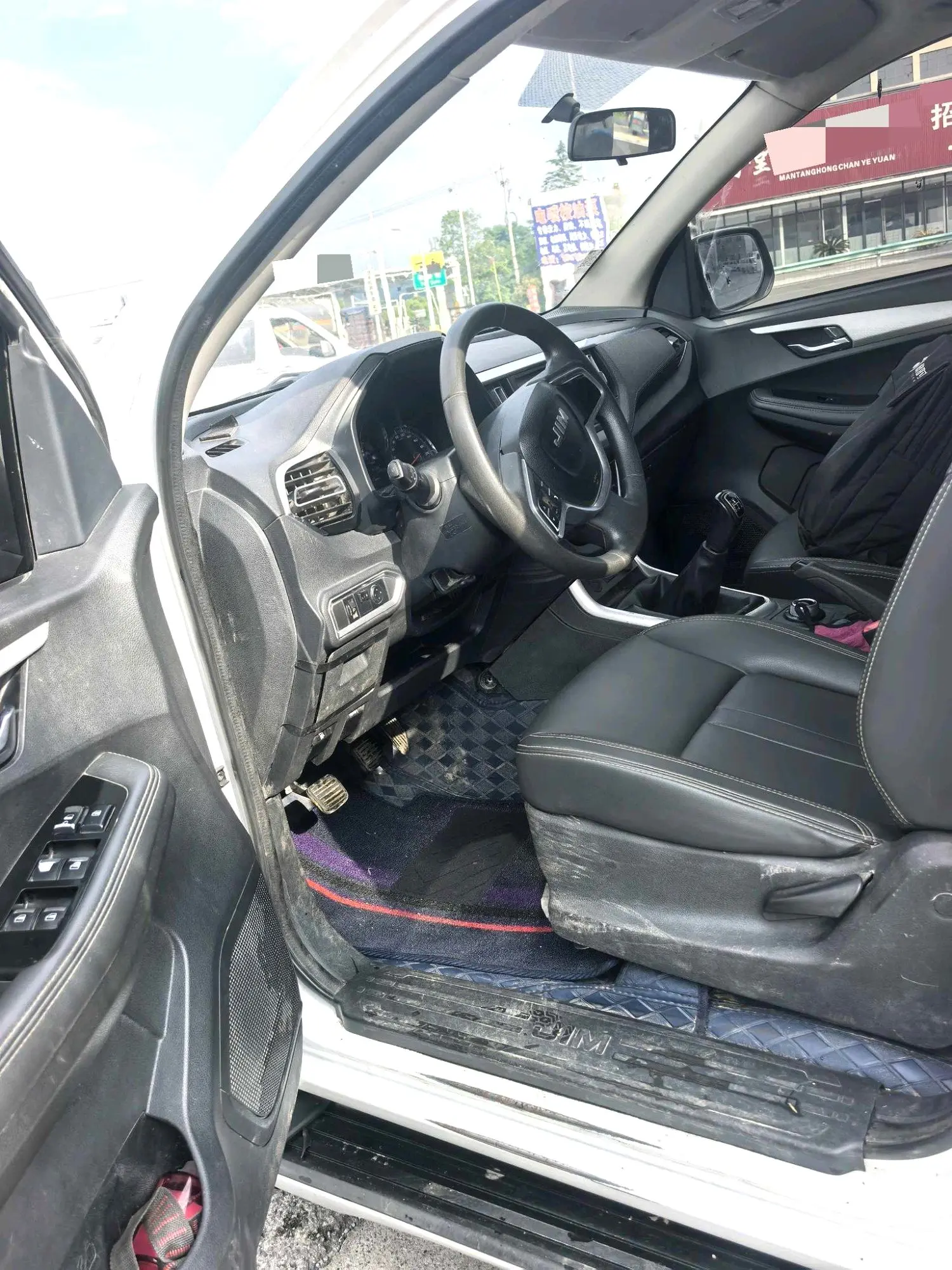 2023 ISUZU RE-MAX - Main View