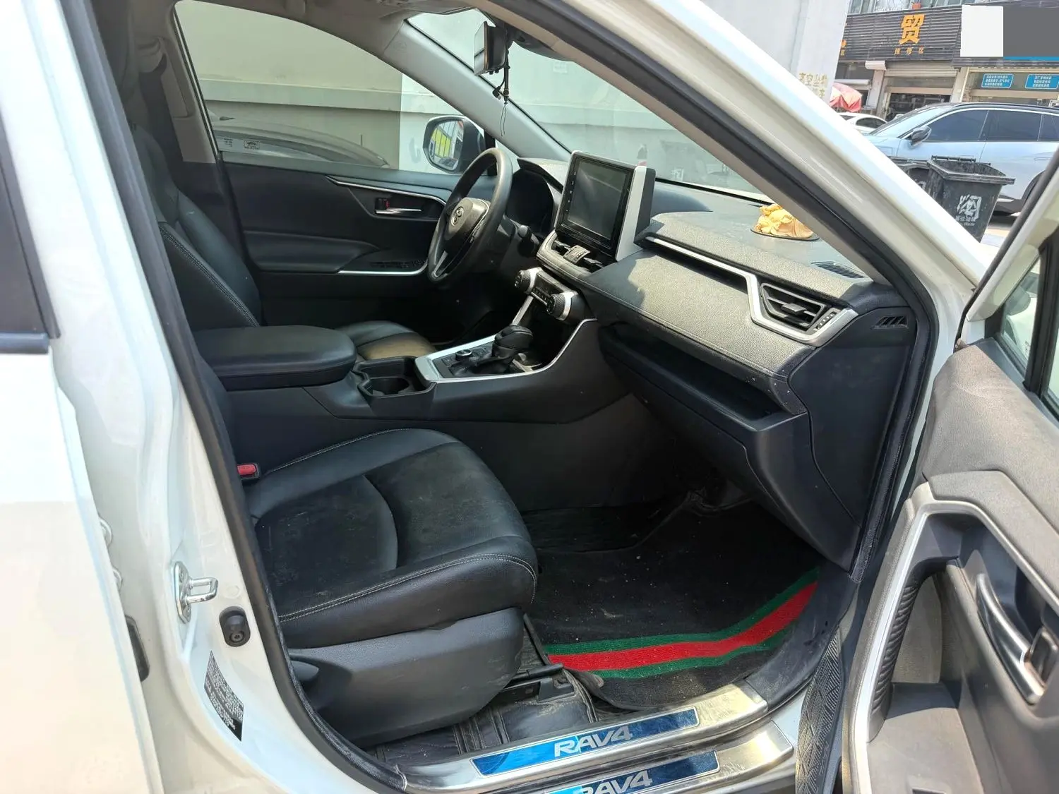 2019 Toyota RAV4 - Main View