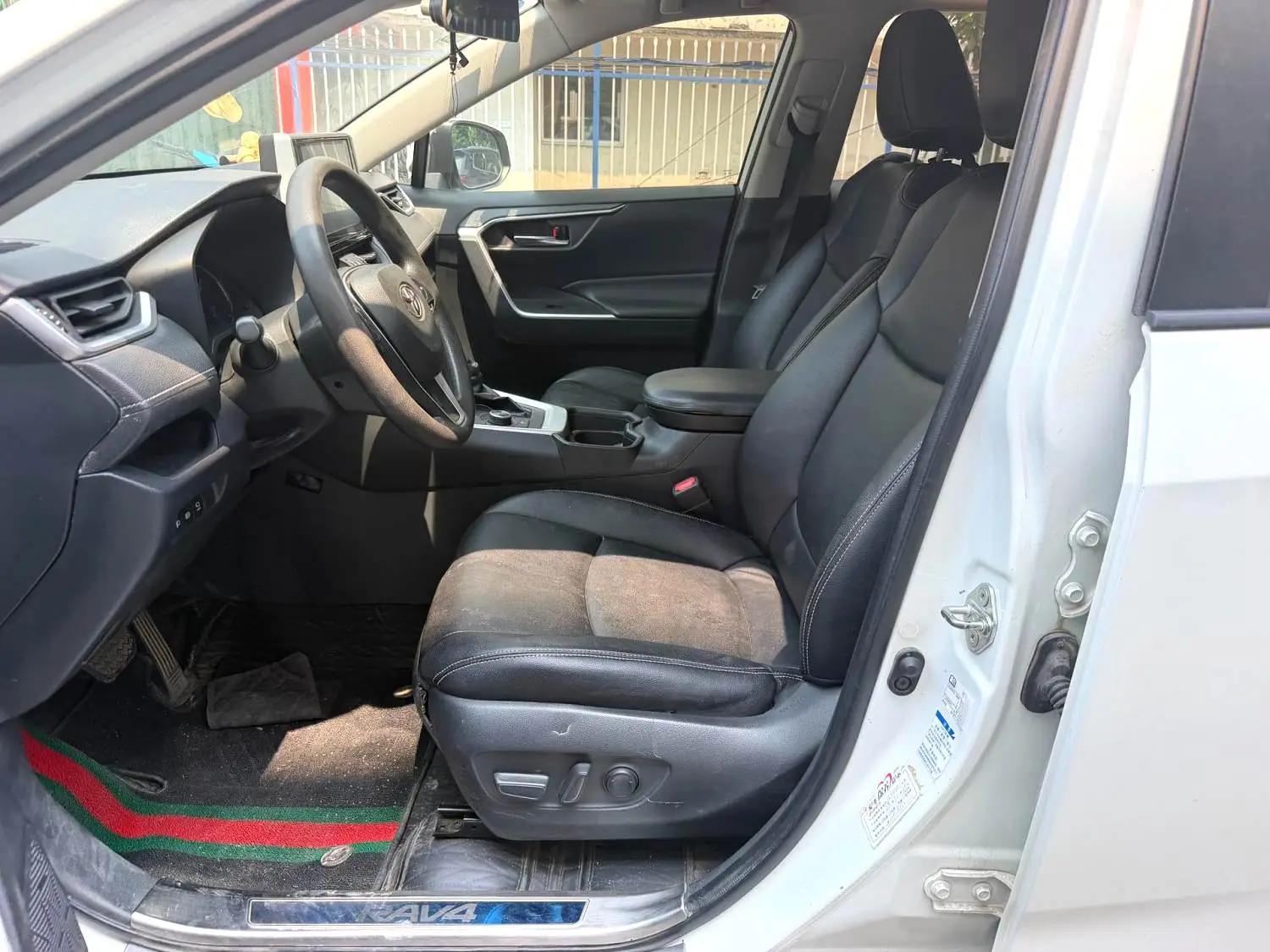 2019 Toyota RAV4 - Main View
