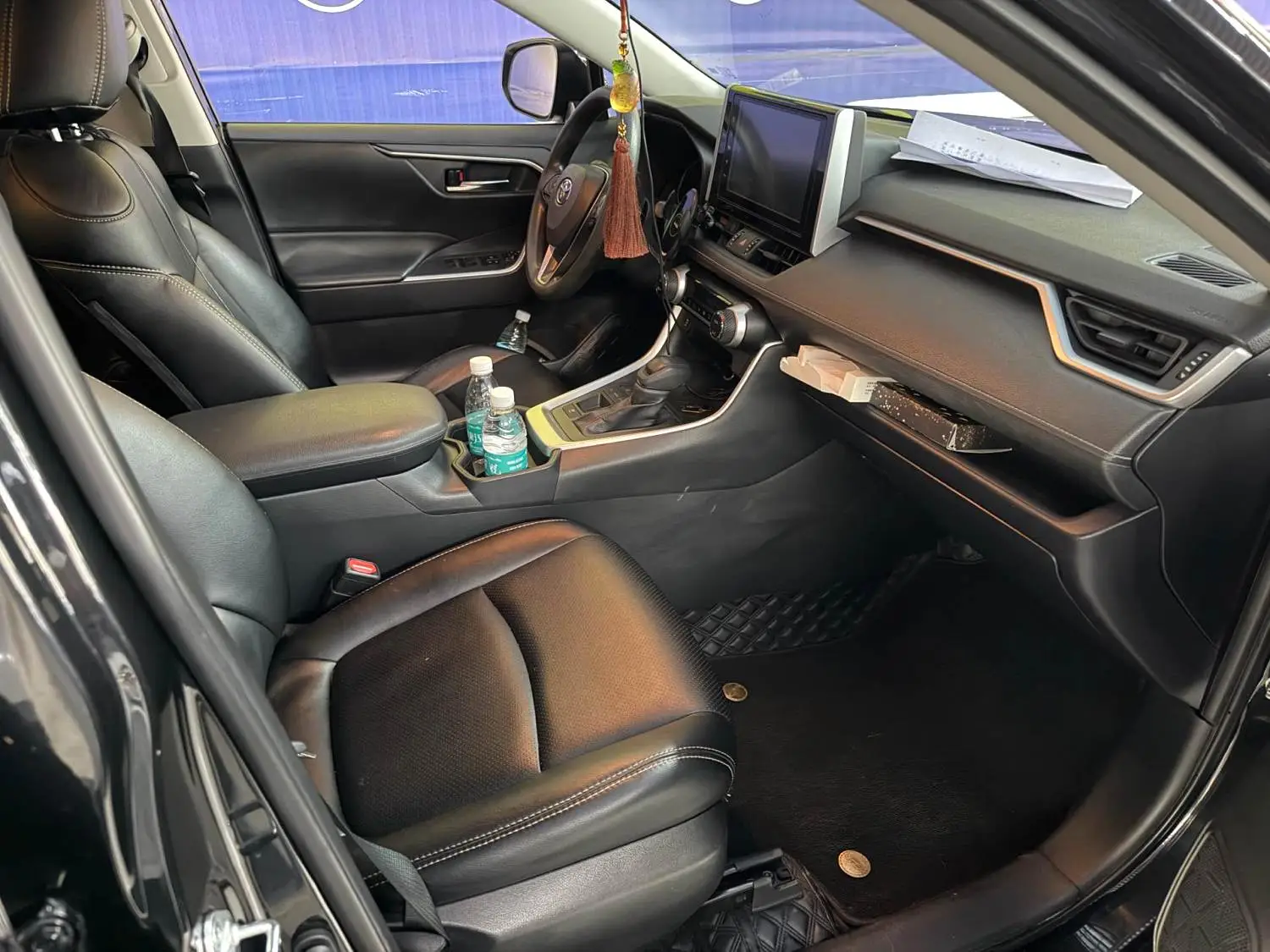 2020 Toyota RAV4 - Main View