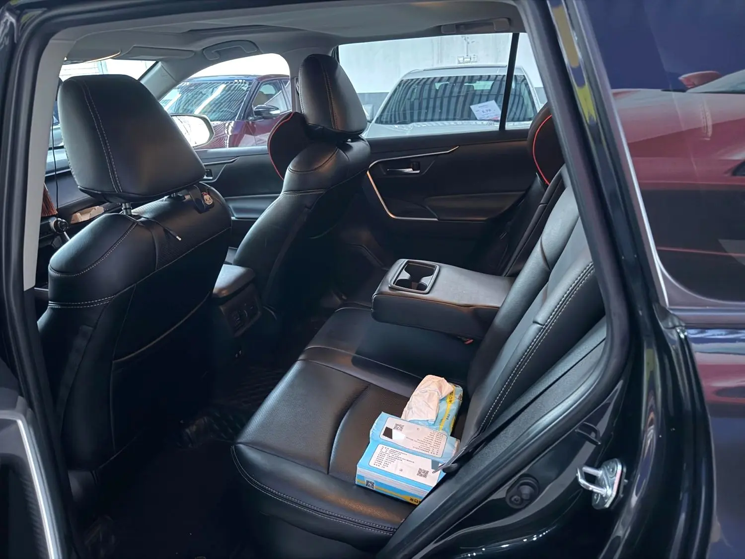 2020 Toyota RAV4 - Main View