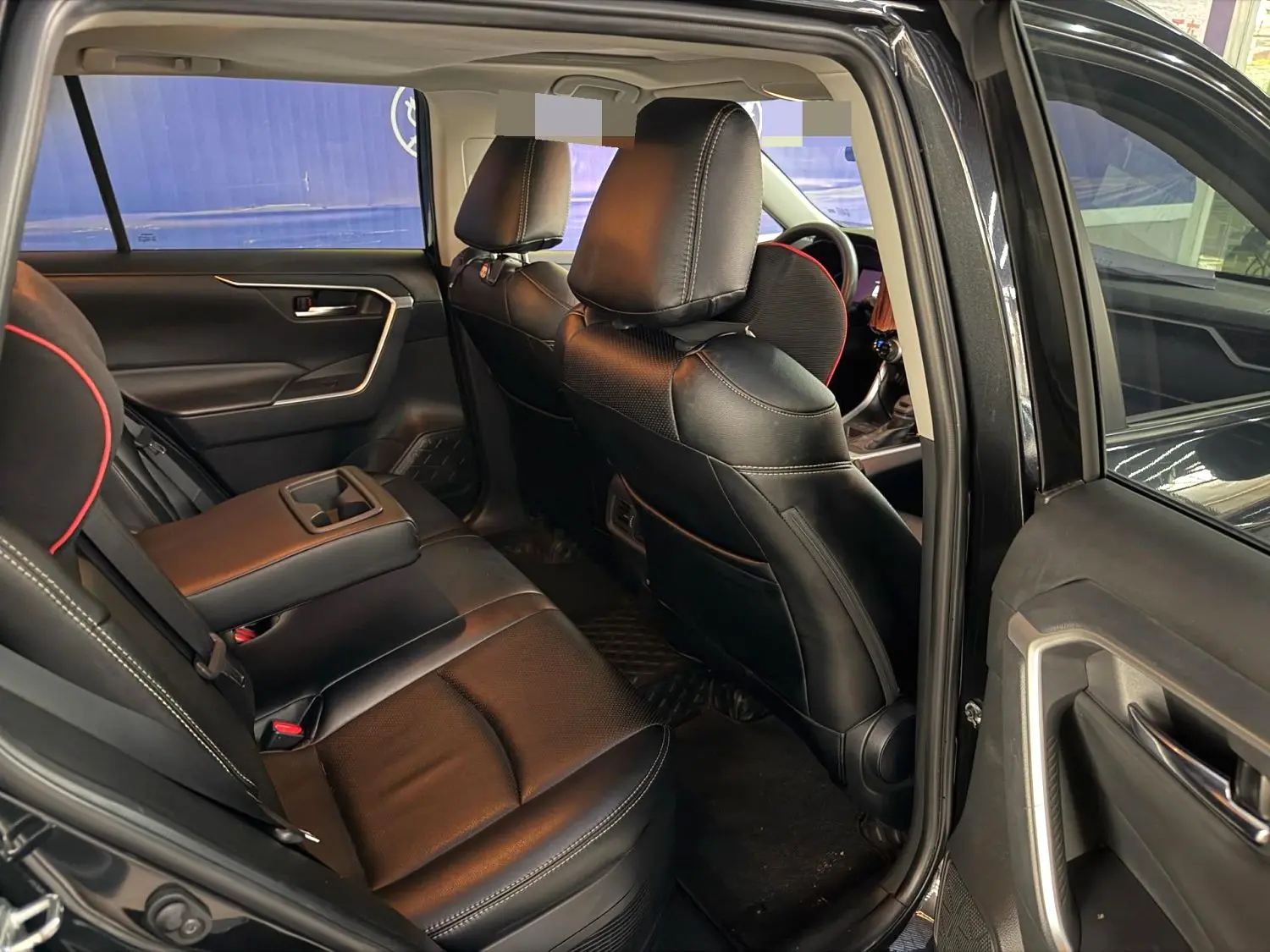 2020 Toyota RAV4 - Main View