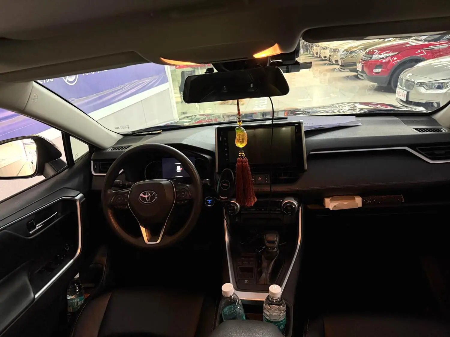 2020 Toyota RAV4 - Main View