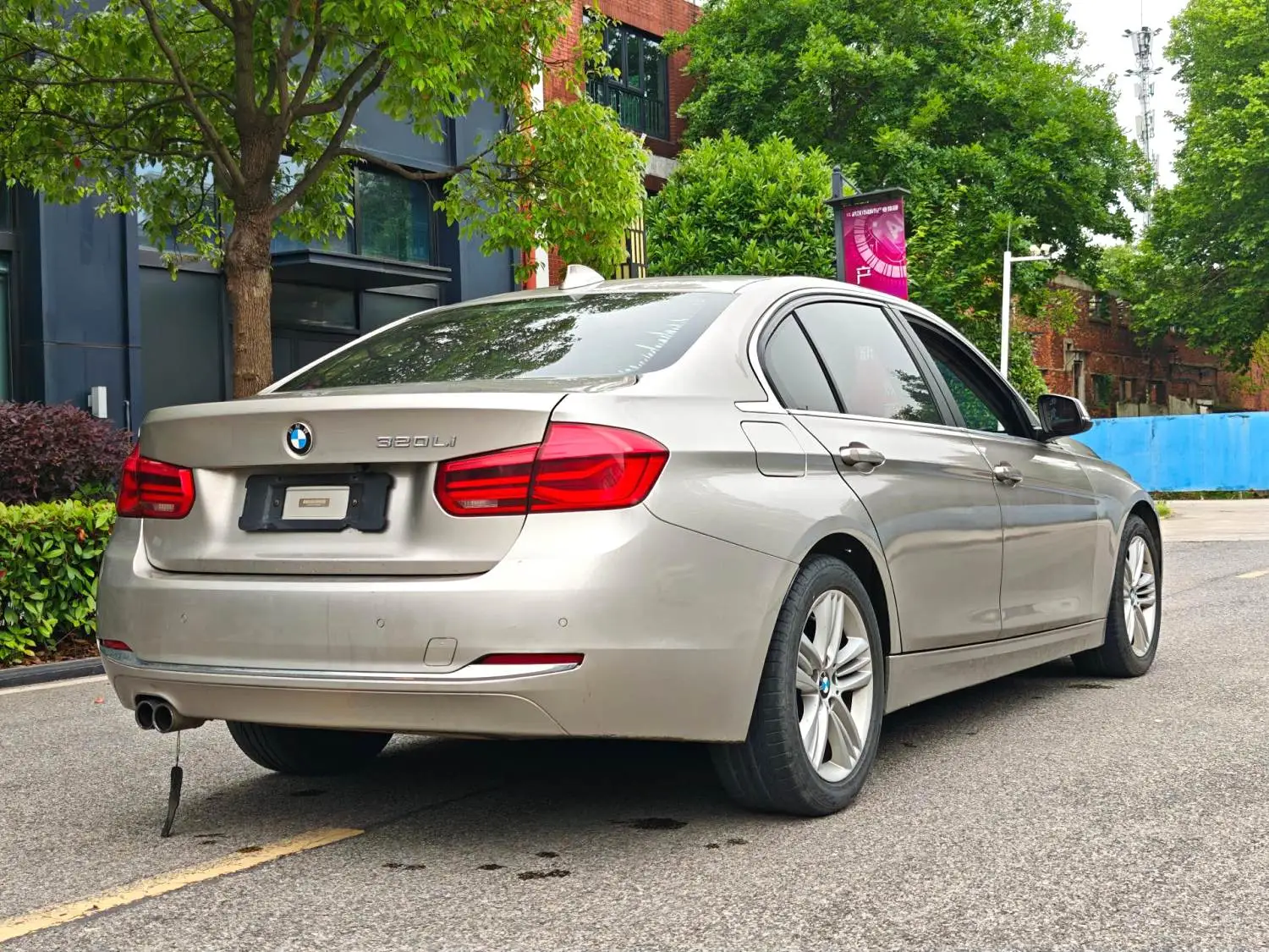 2018 BMW 320Li - Main View
