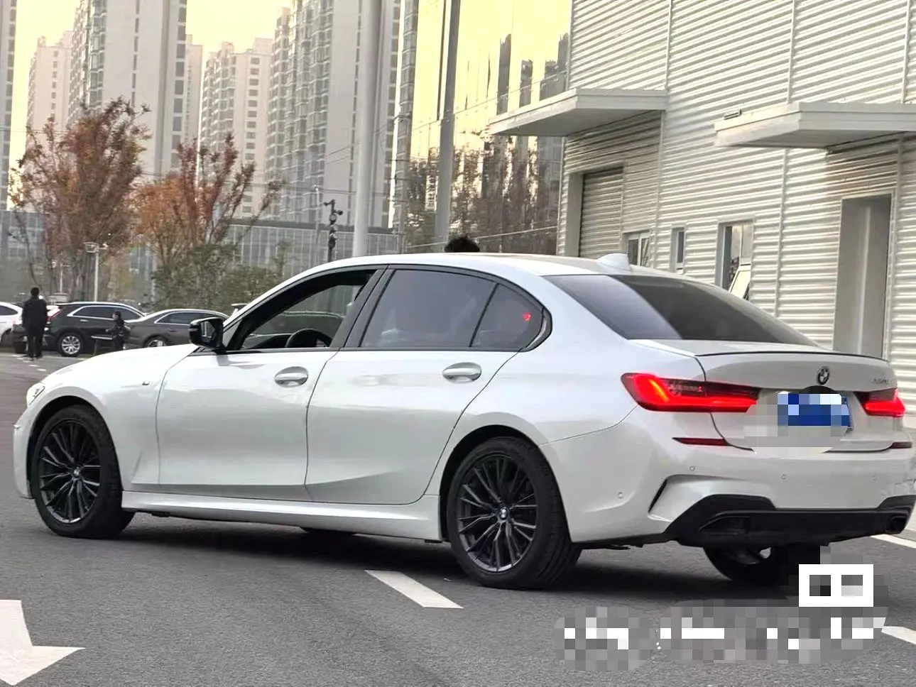 2020 BMW 325Li - Main View