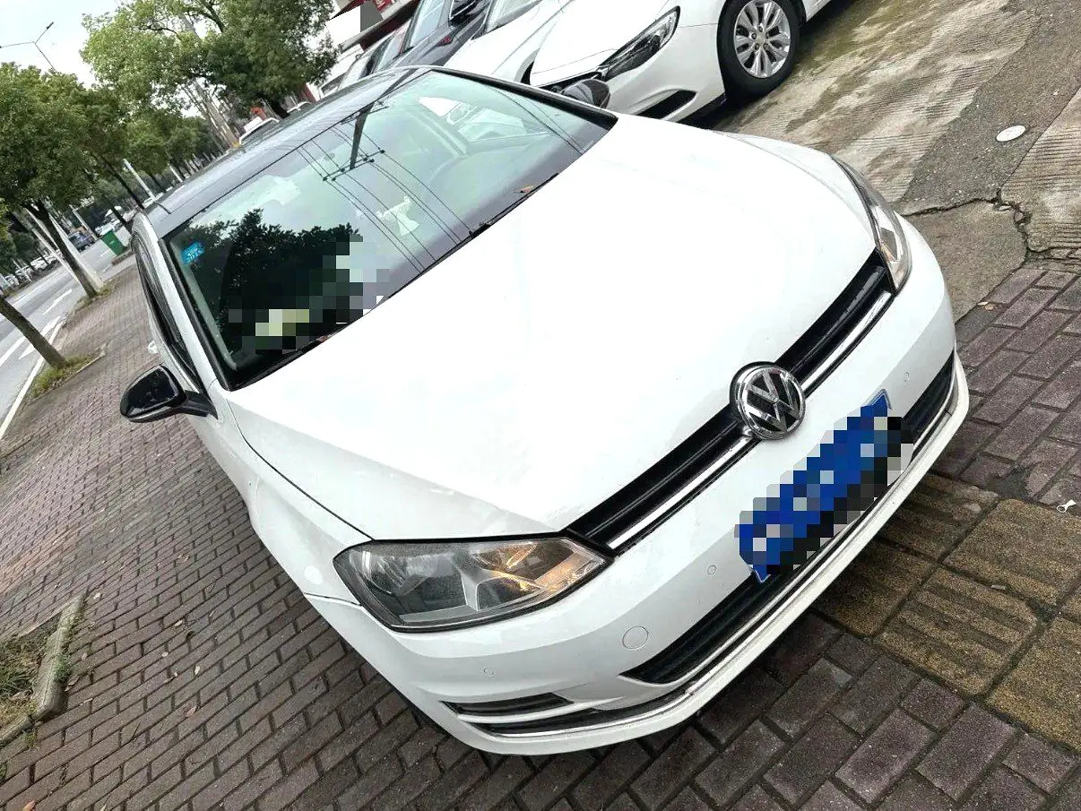 2017 VW Golf - Main View