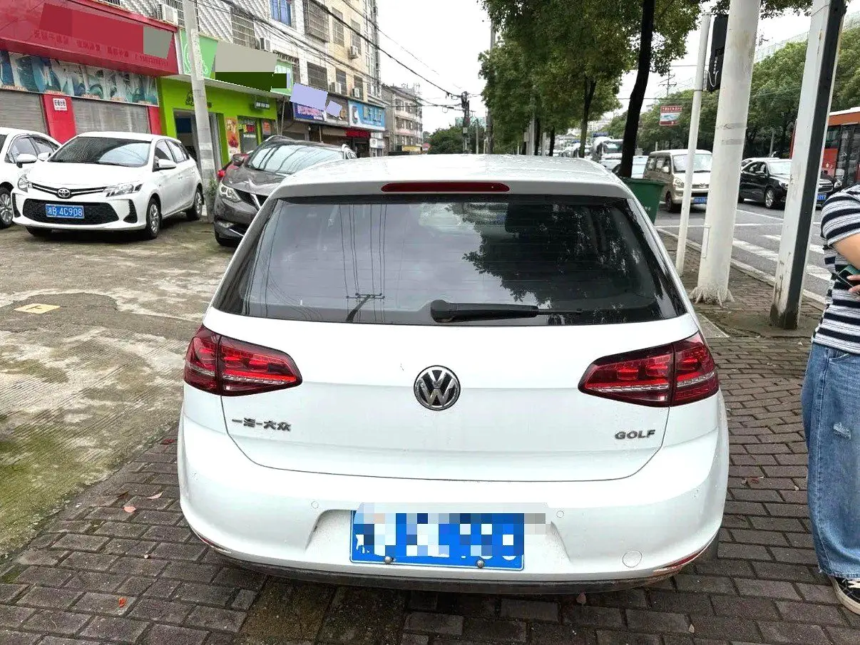 2017 VW Golf - Main View