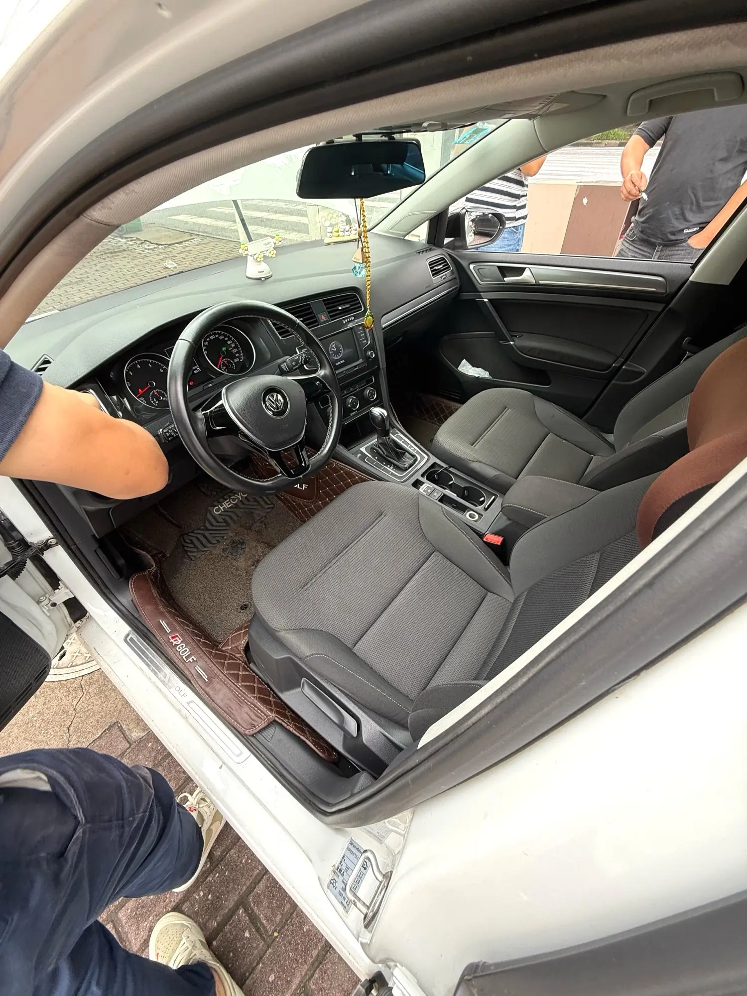 2017 VW Golf - Main View