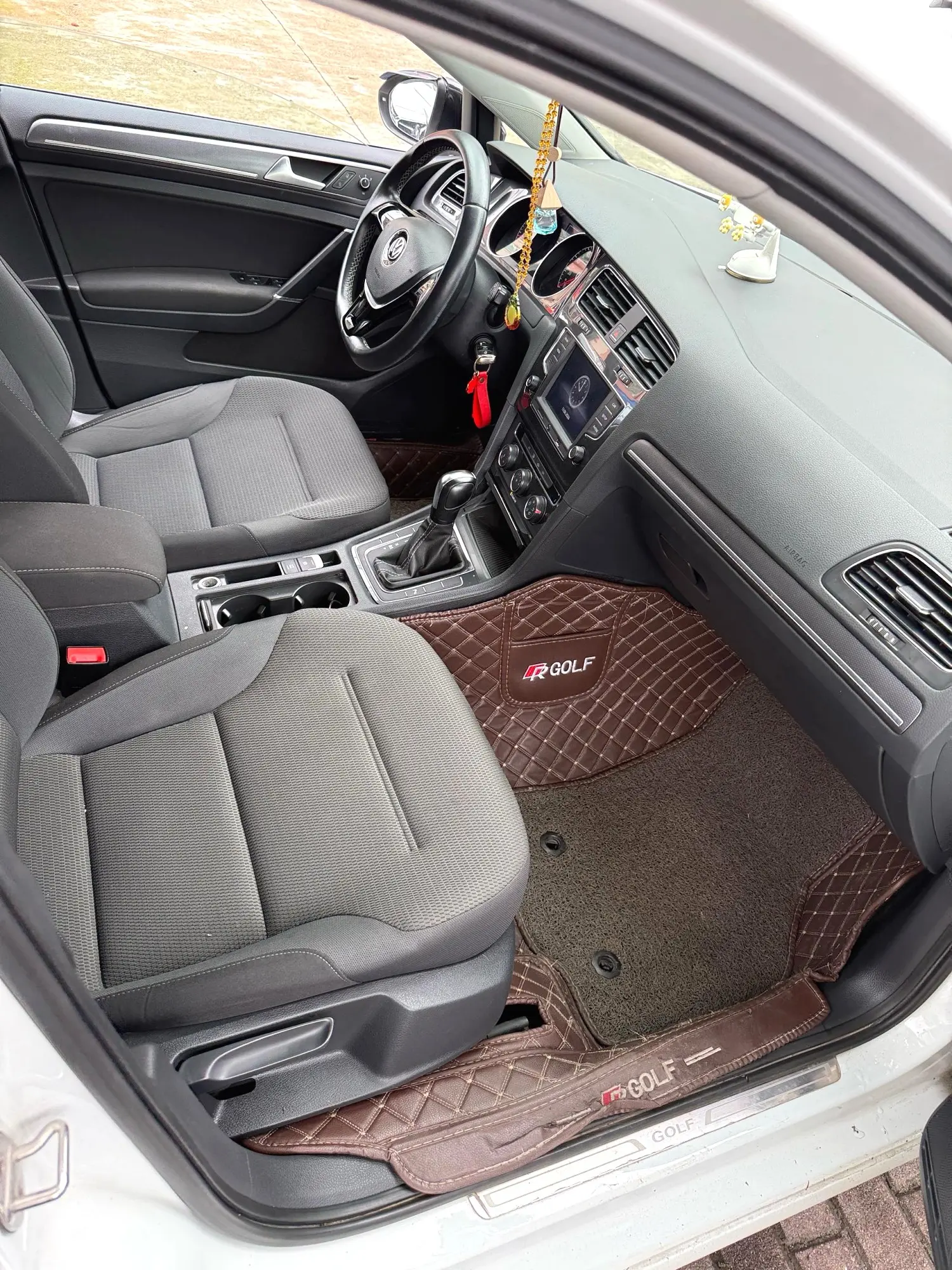 2017 VW Golf - Main View