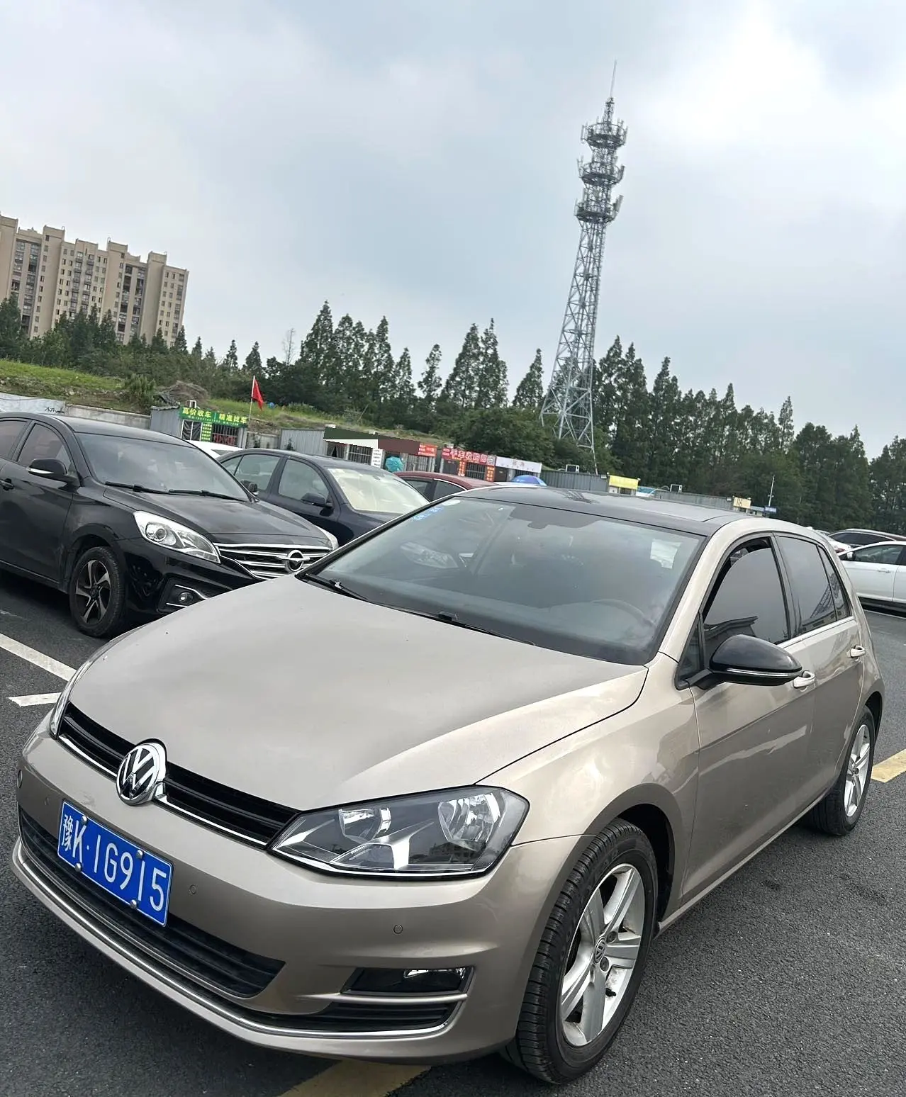 2017 VW Golf - Main View