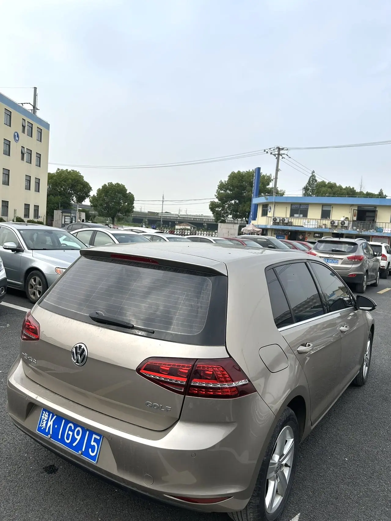 2017 VW Golf - Main View