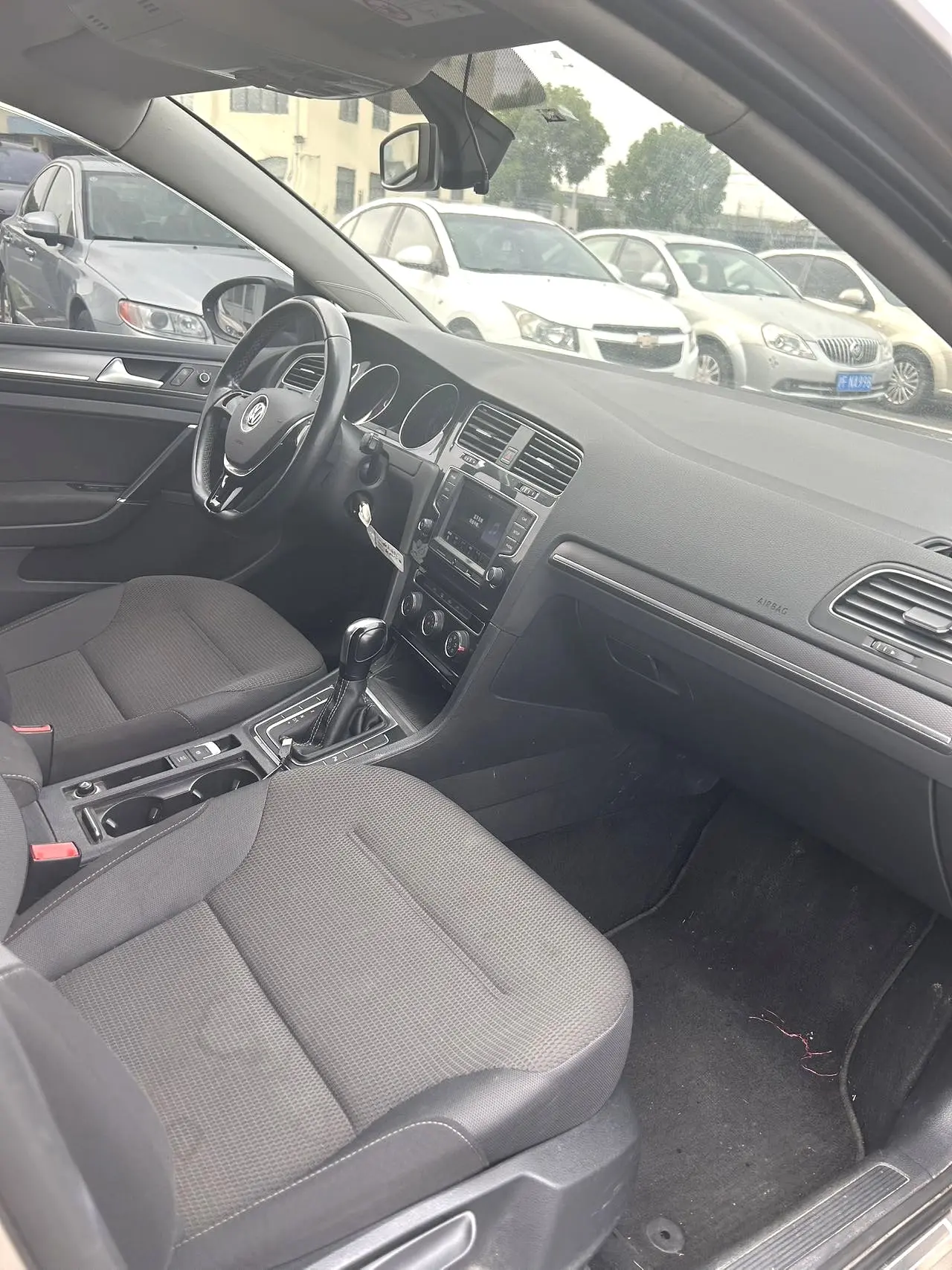 2017 VW Golf - Main View