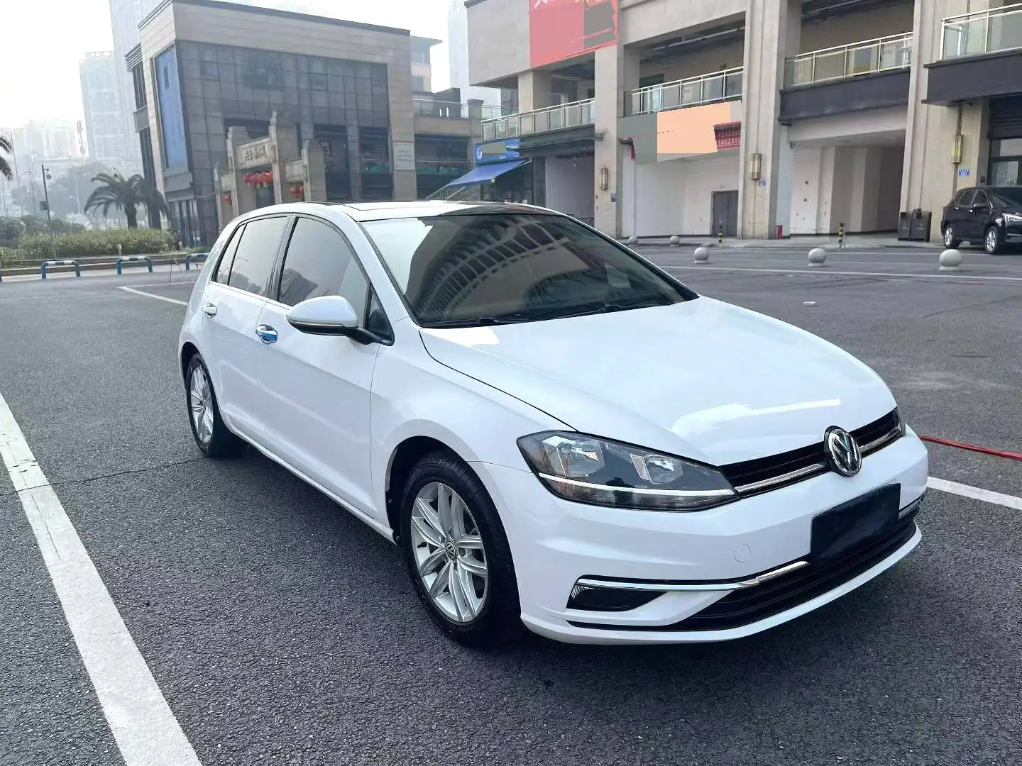 2018 VW Golf - Main View