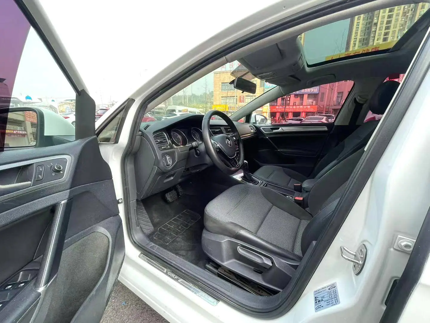 2018 VW Golf - Main View