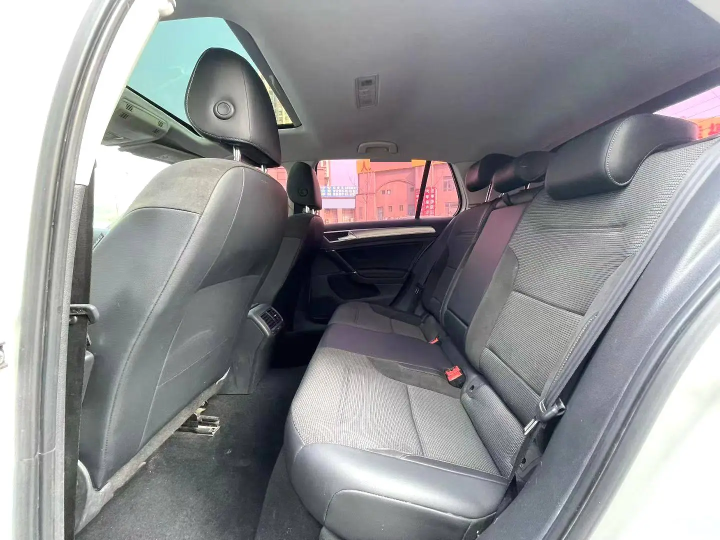 2018 VW Golf - Main View