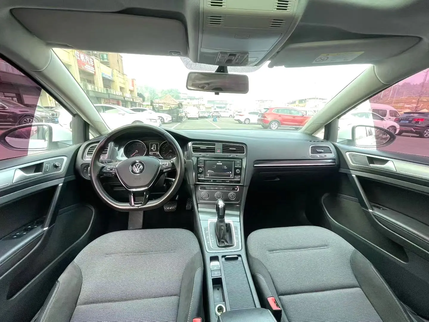2018 VW Golf - Main View