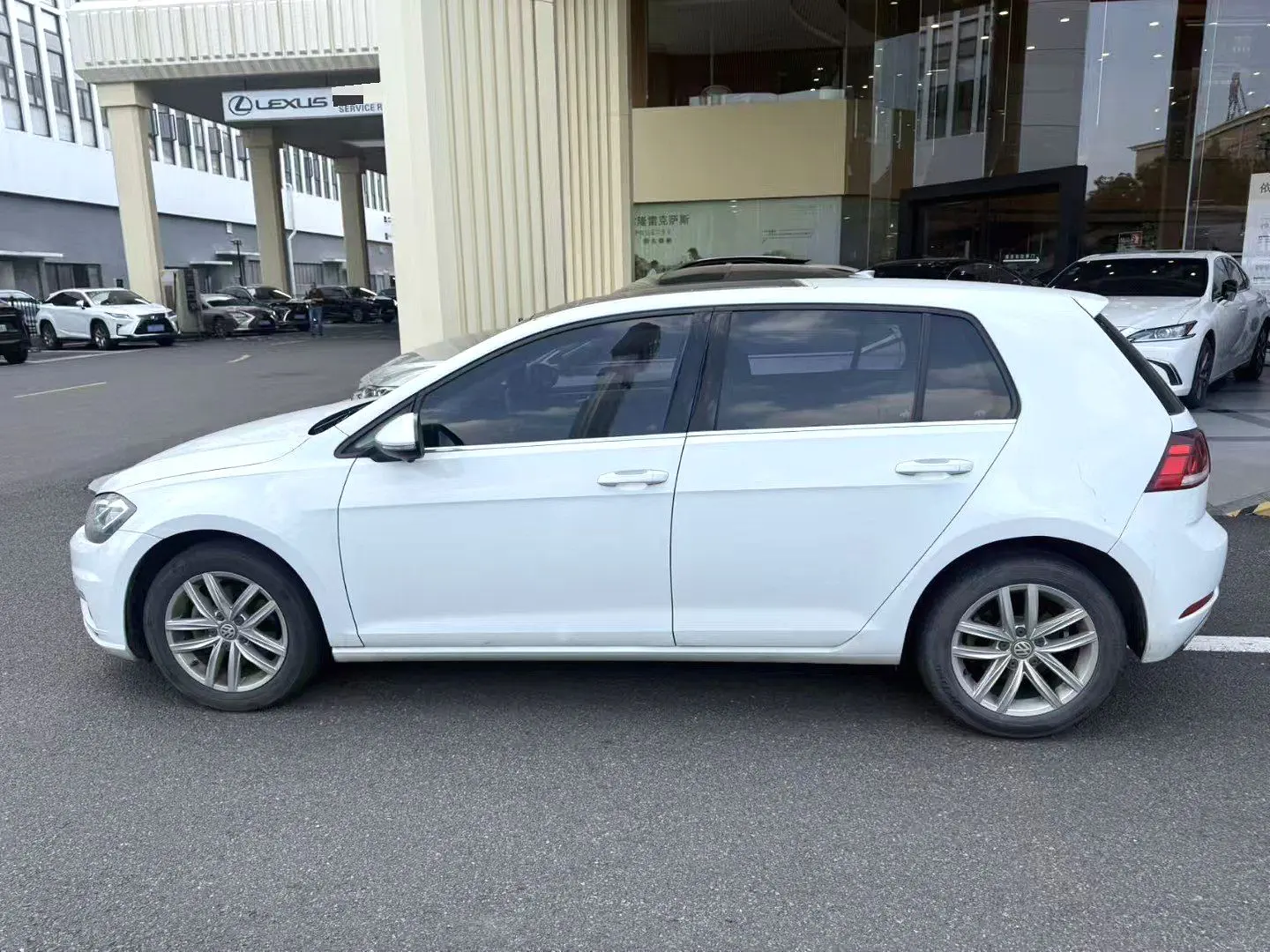 2018 VW Golf - Main View