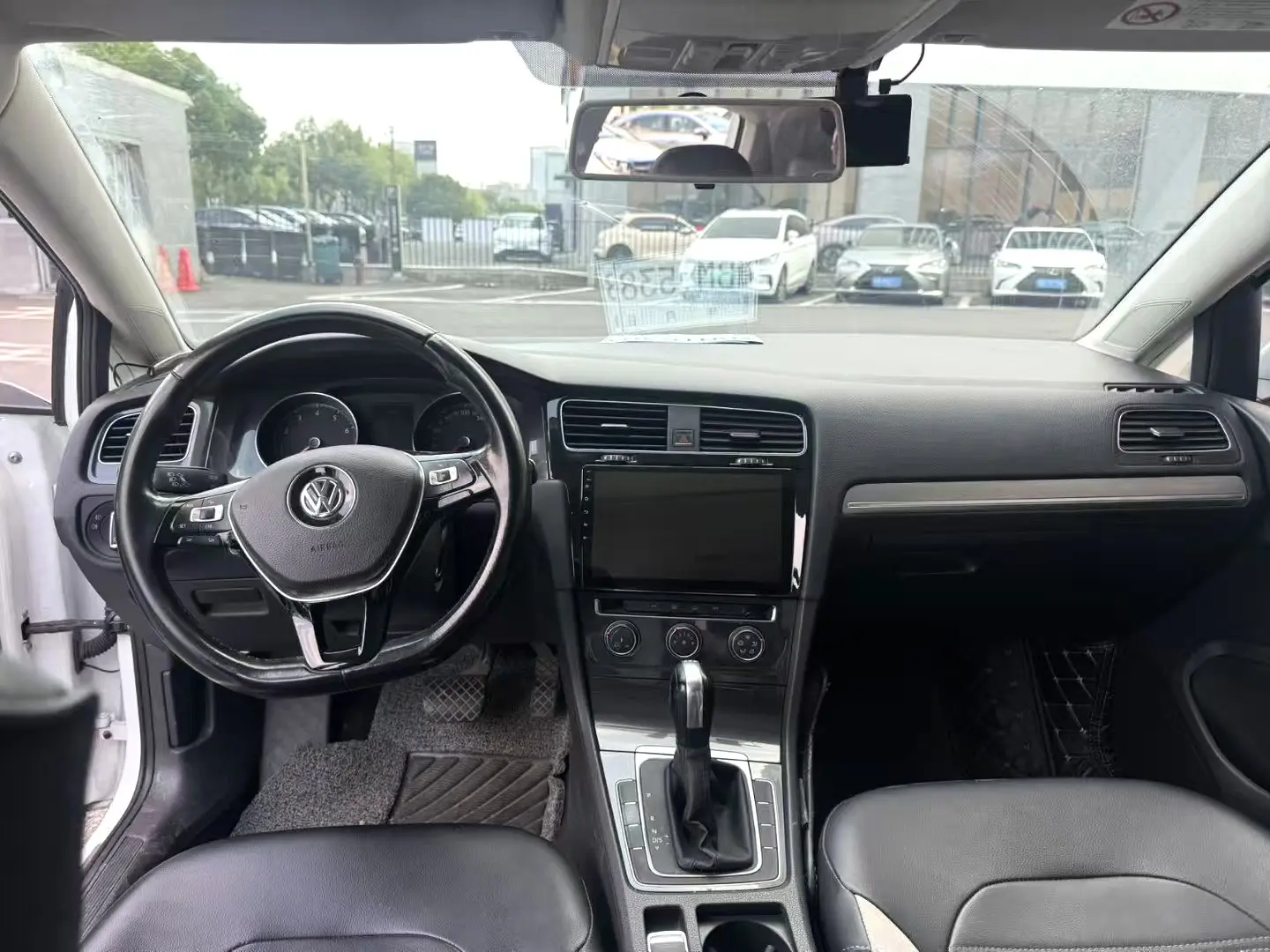 2018 VW Golf - Main View