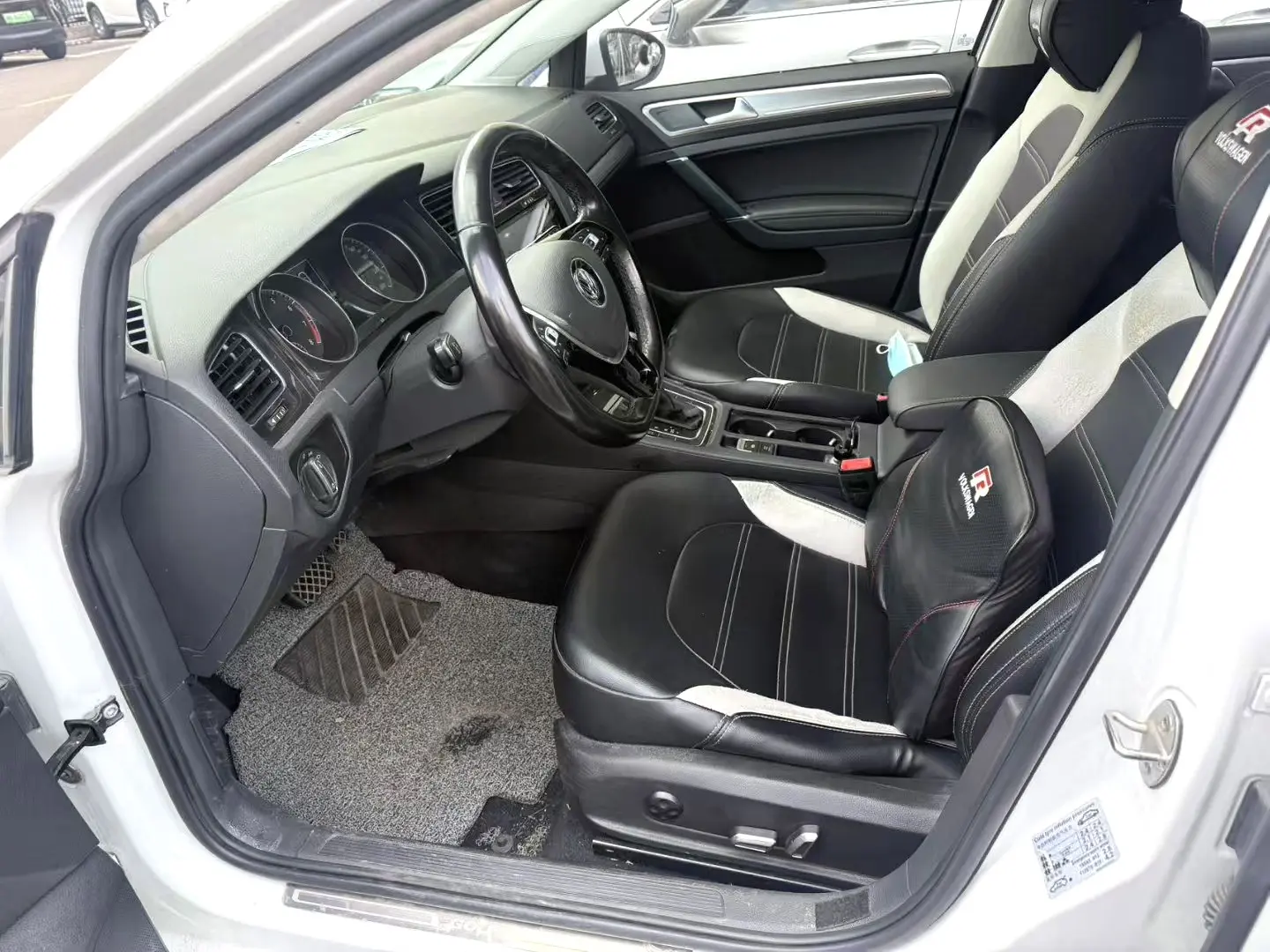 2018 VW Golf - Main View