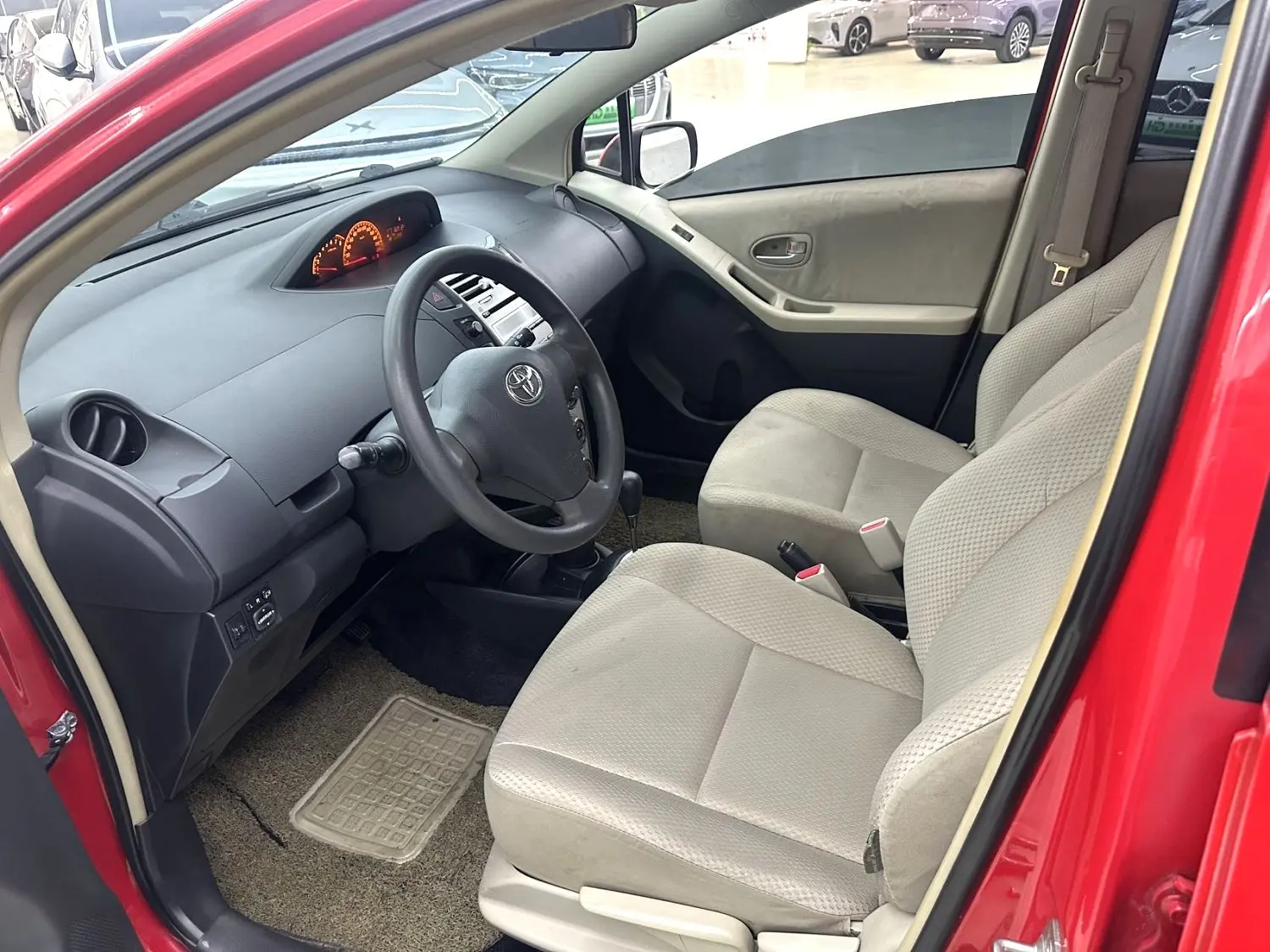 2009 Toyota Yaris - Main View