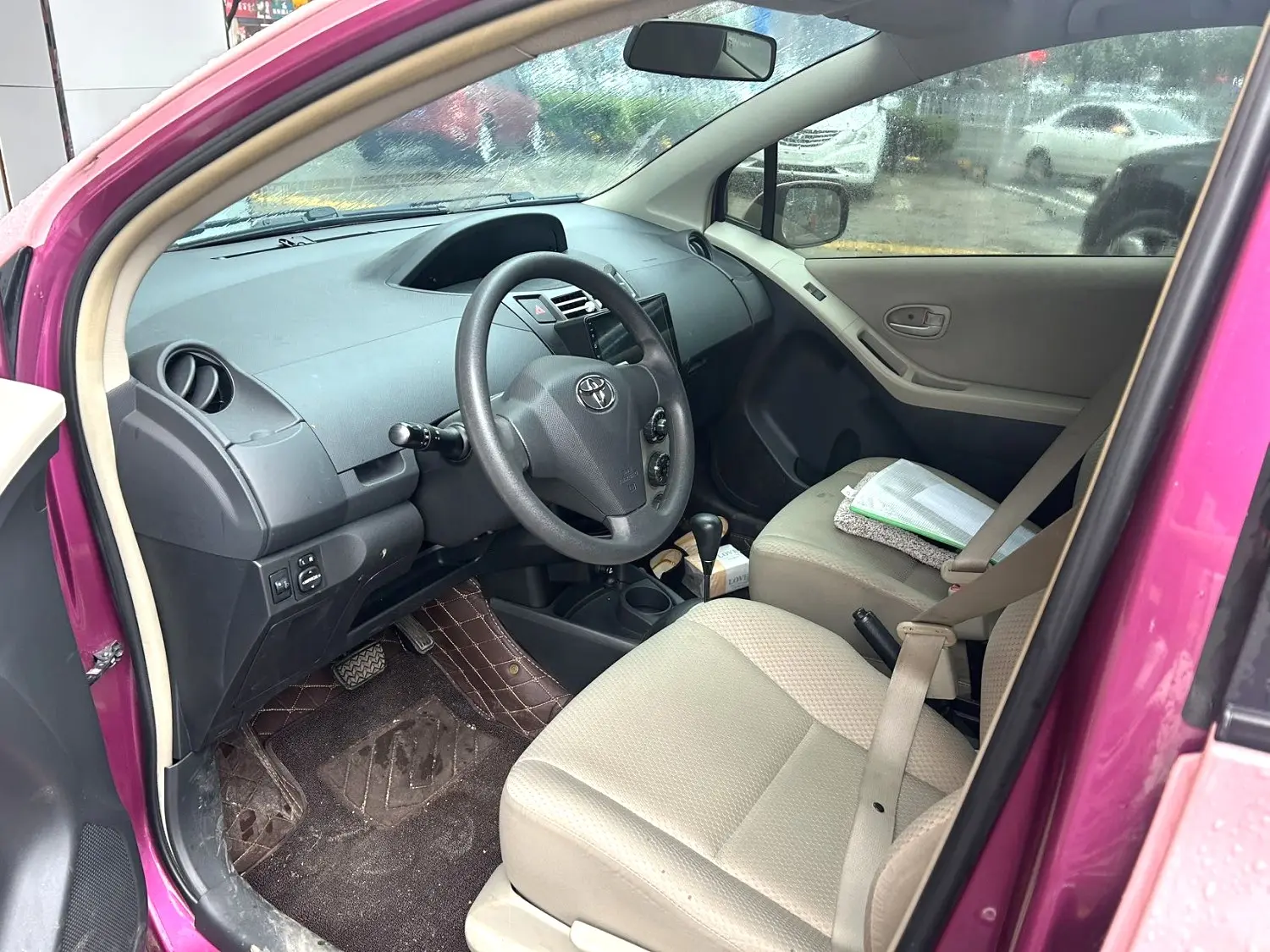 2010 Toyota Yaris - Main View