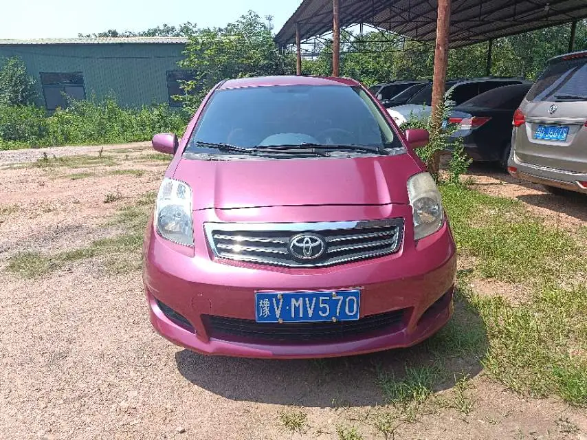 2011 Toyota Yaris - Main View
